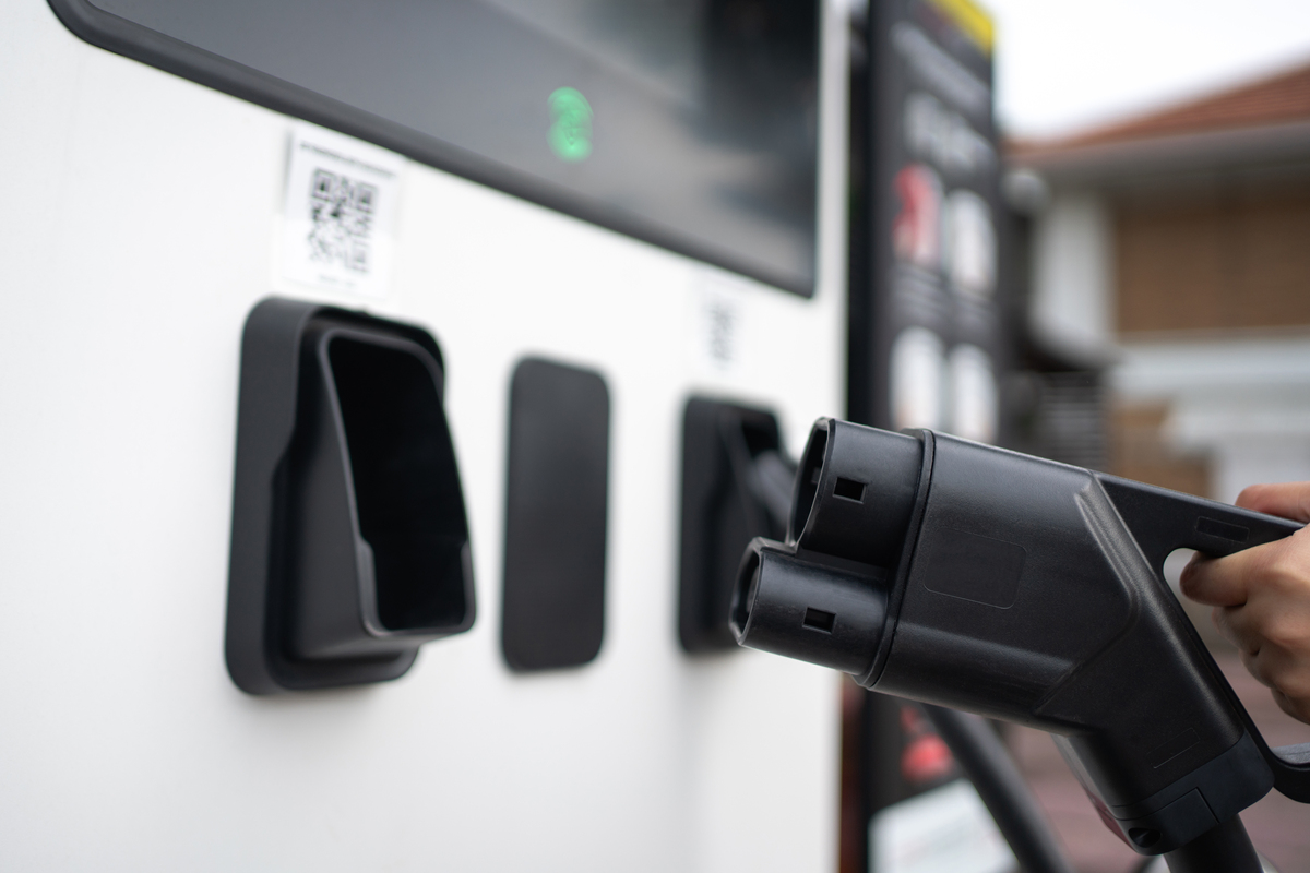 车载充电器：方便旅途中的充电利器