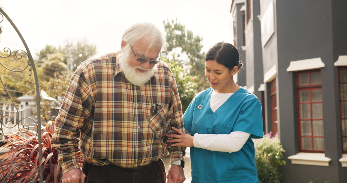 假设你现在是一个女生现在开始说点好听的讨好我200字