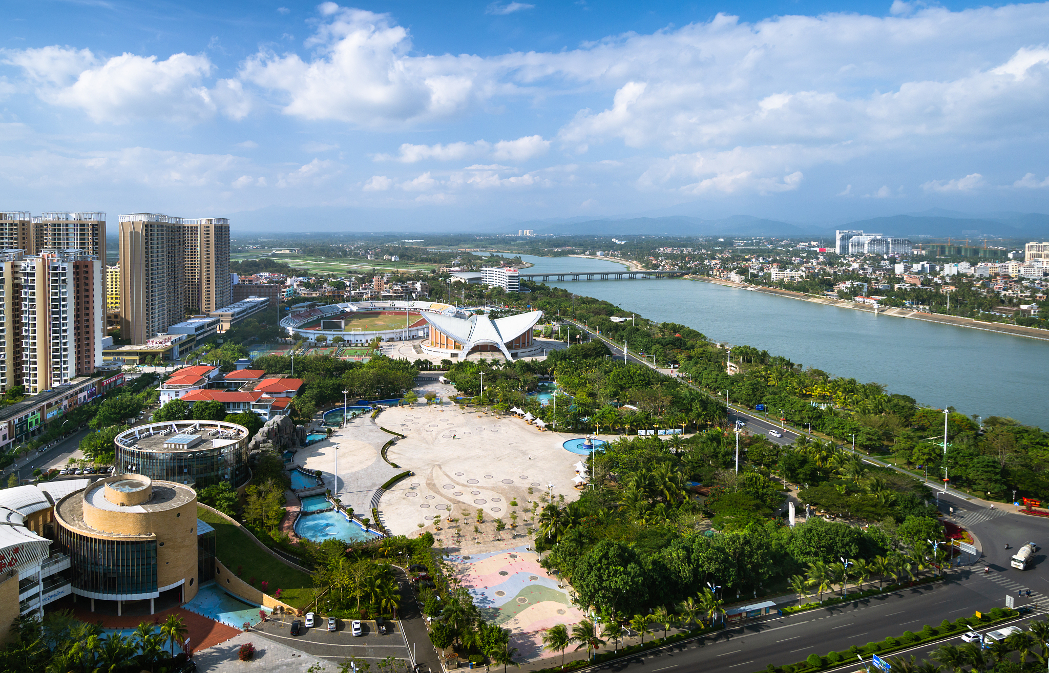 海南省陵水市市中心广场城市风光
