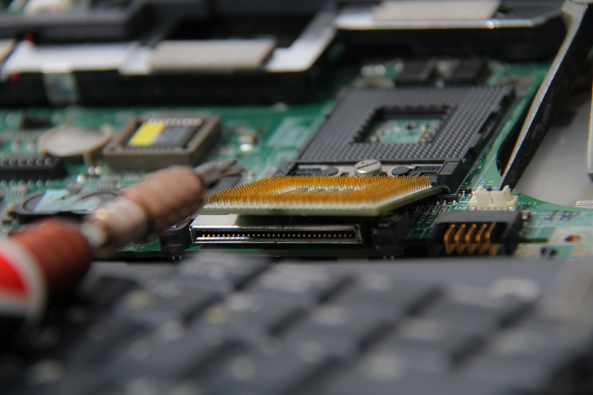 b550 主板 2个内存条是顺序插入1和2卡槽好还是1和3卡槽好