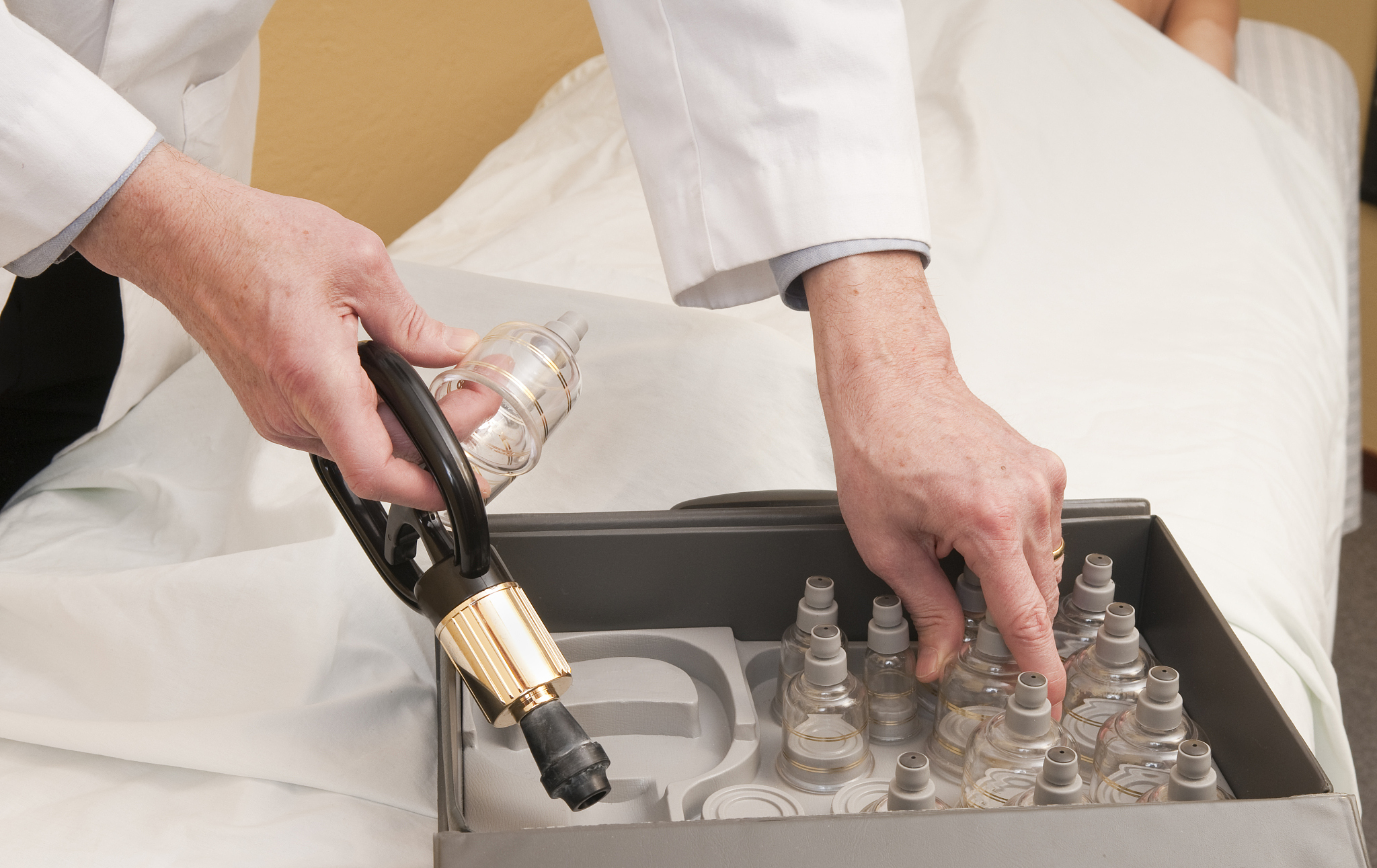 中医药的奥妙：从阴阳五行到治疗方法，带你走进中医世界