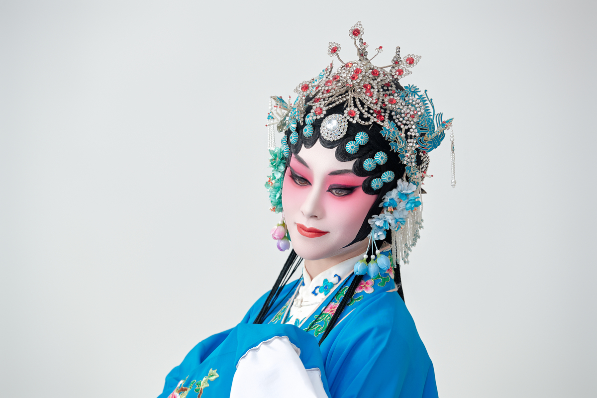 京剧和昆曲青衣(女旦)角色女演员,是中国戏曲的国宝.