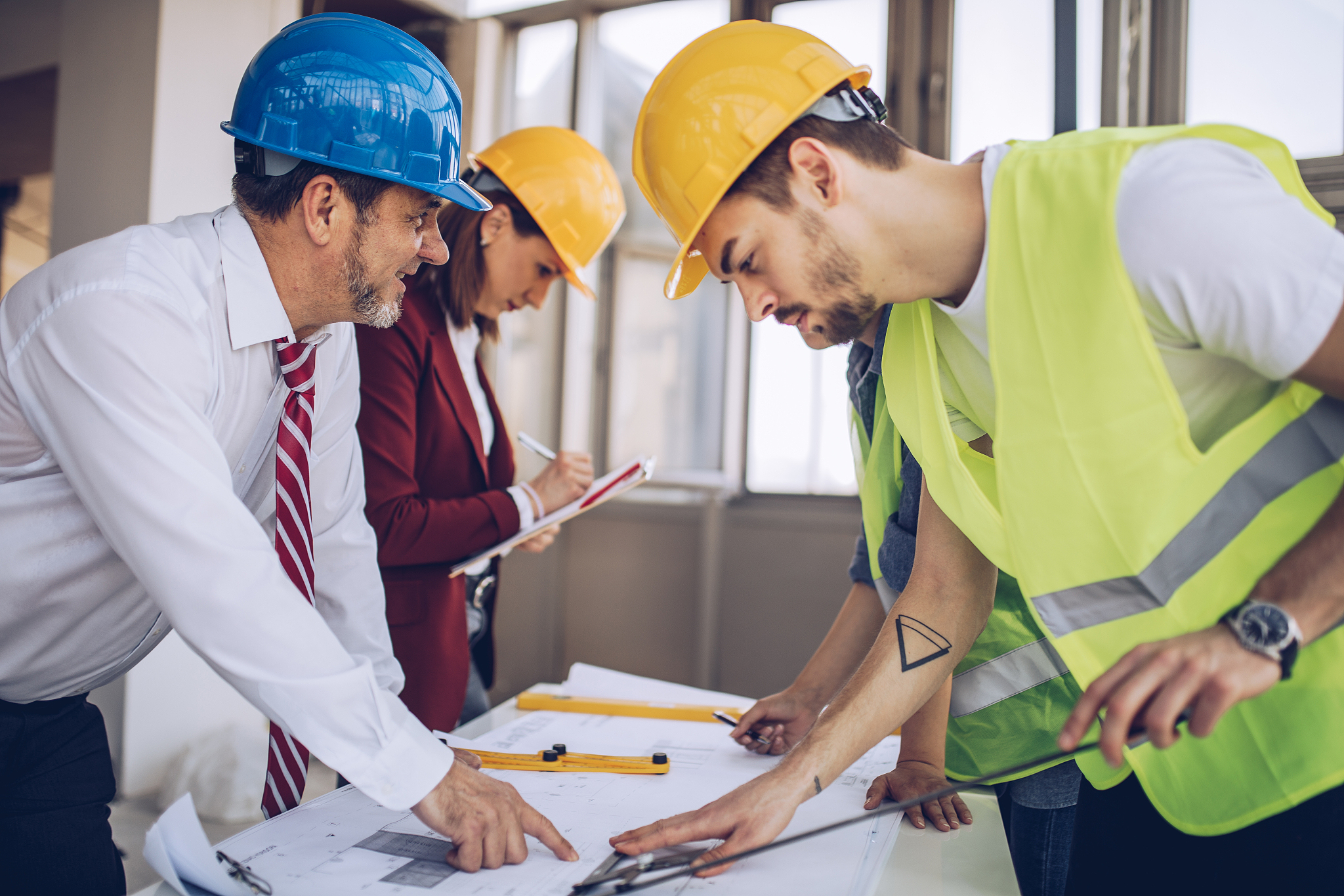 跨专业评审工程师：定义、职责及重要性