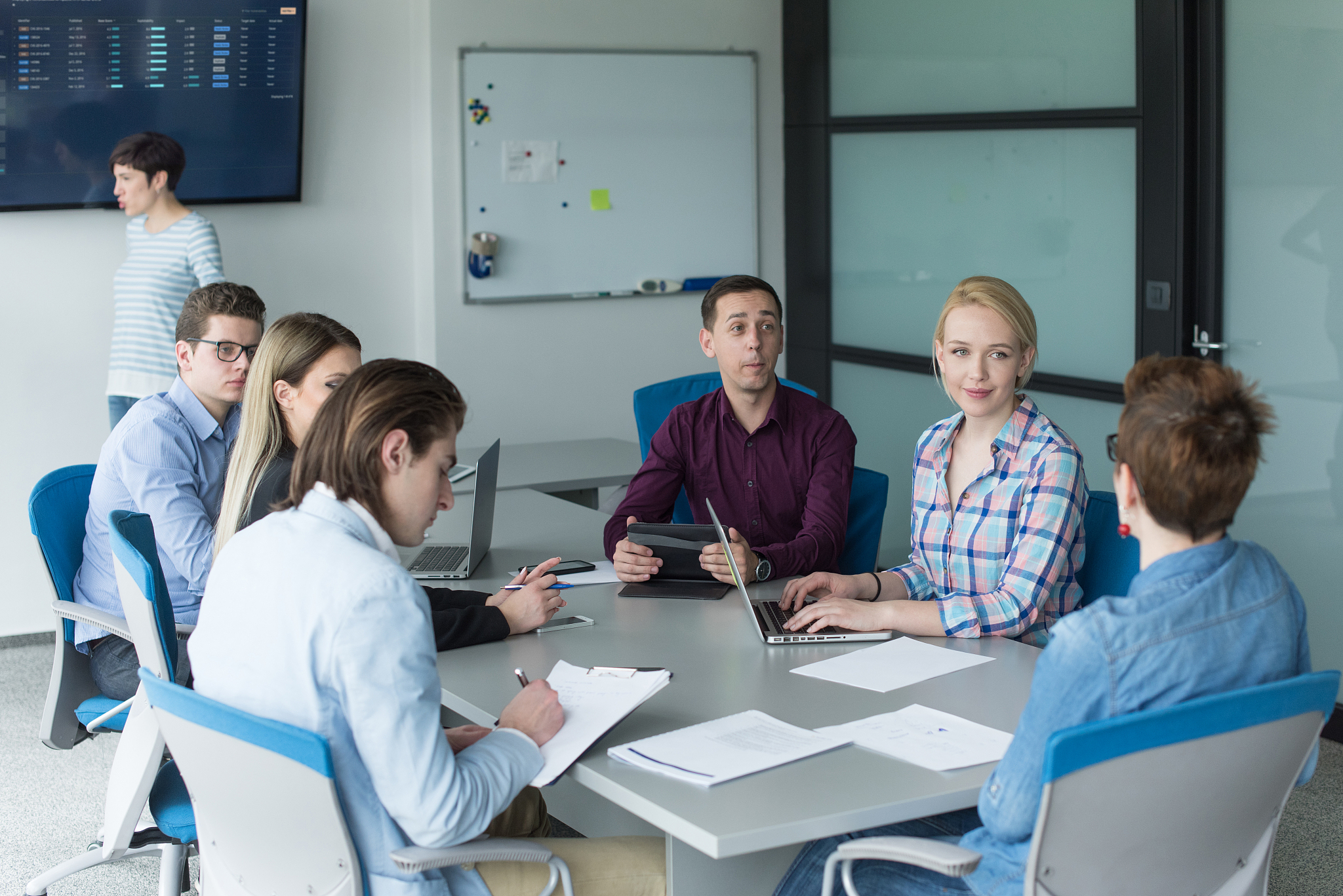 group of business people discussing business plan  in the office