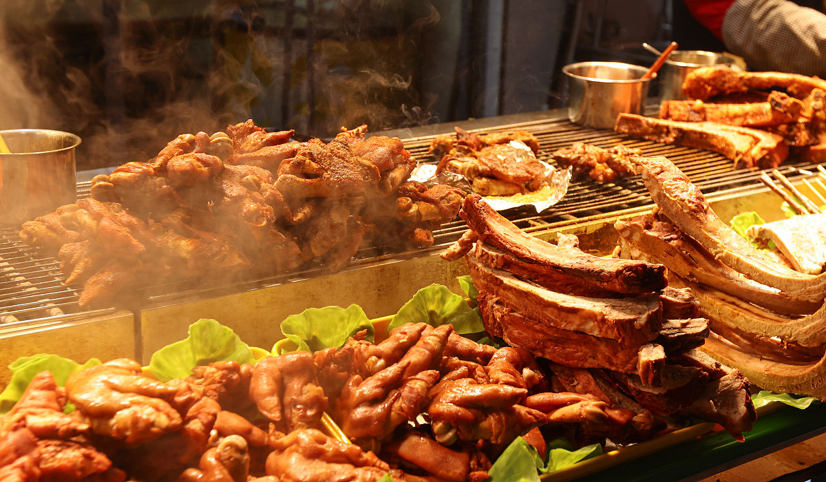 根据美食文化如何推动地方经济发展？淄博烧烤的成功案例生成一篇爆文