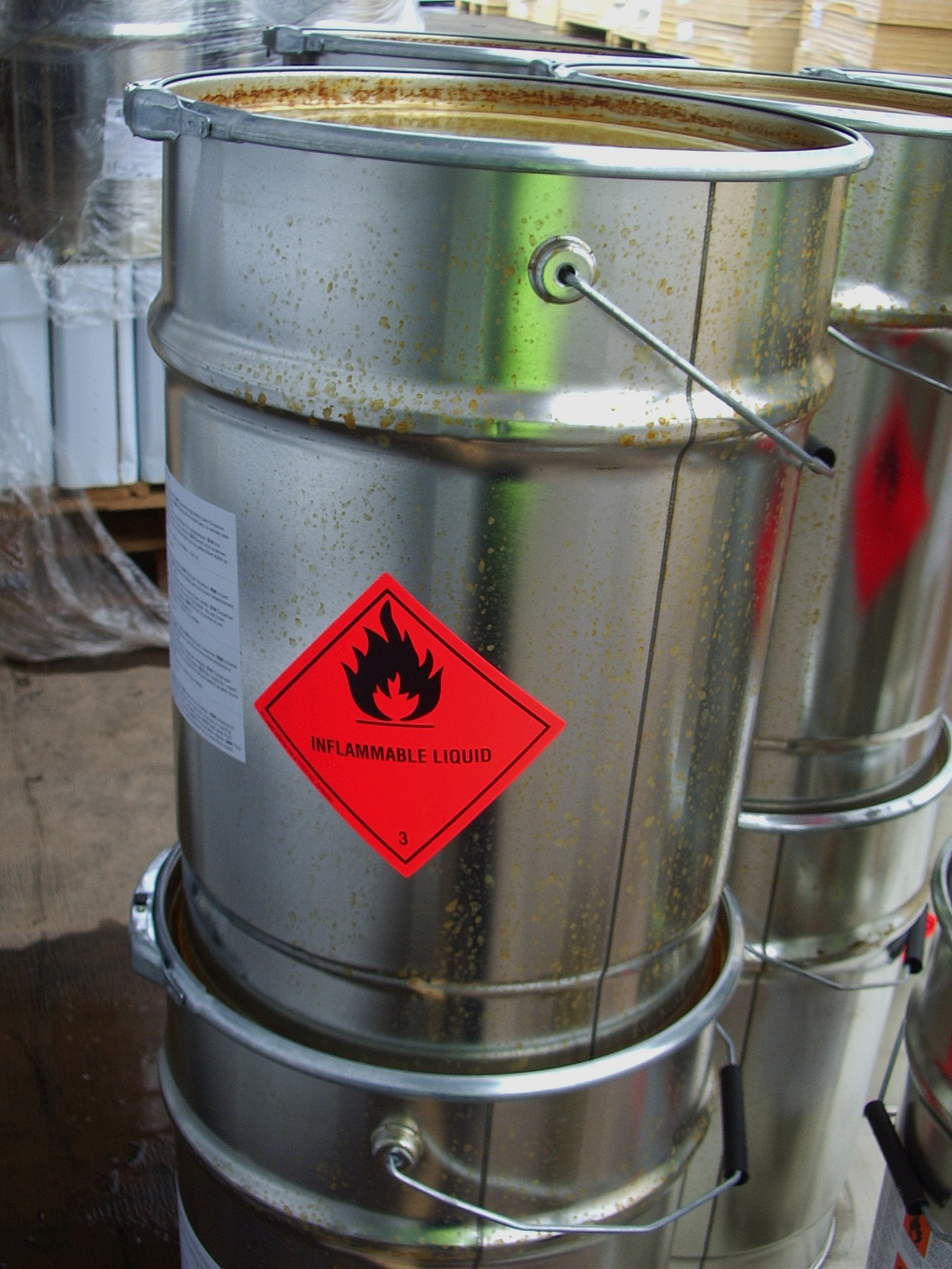 化工设备防腐策略: 严格控制气体和流体影响