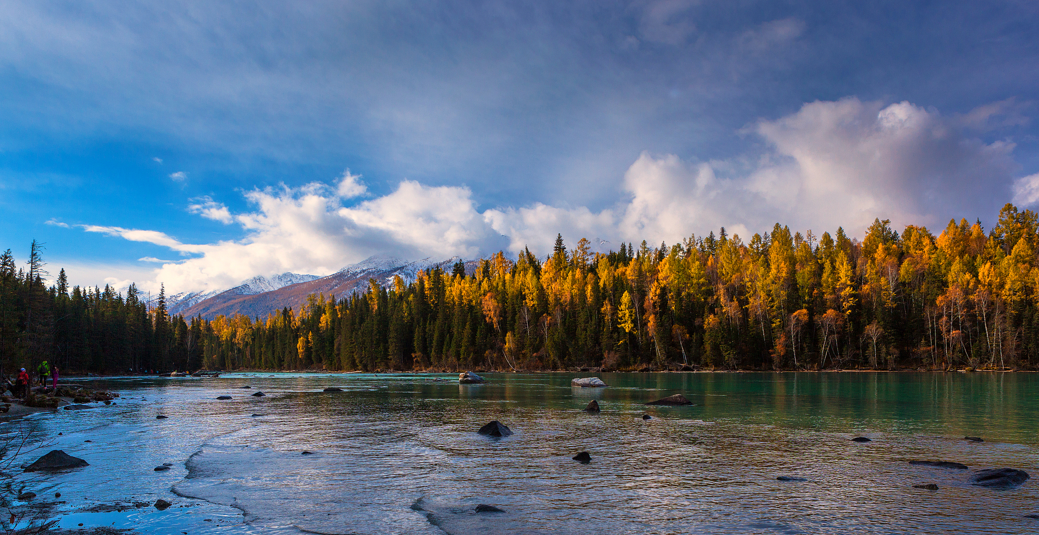 新疆五天四夜旅行攻略：穿越西域，探秘自然与文化