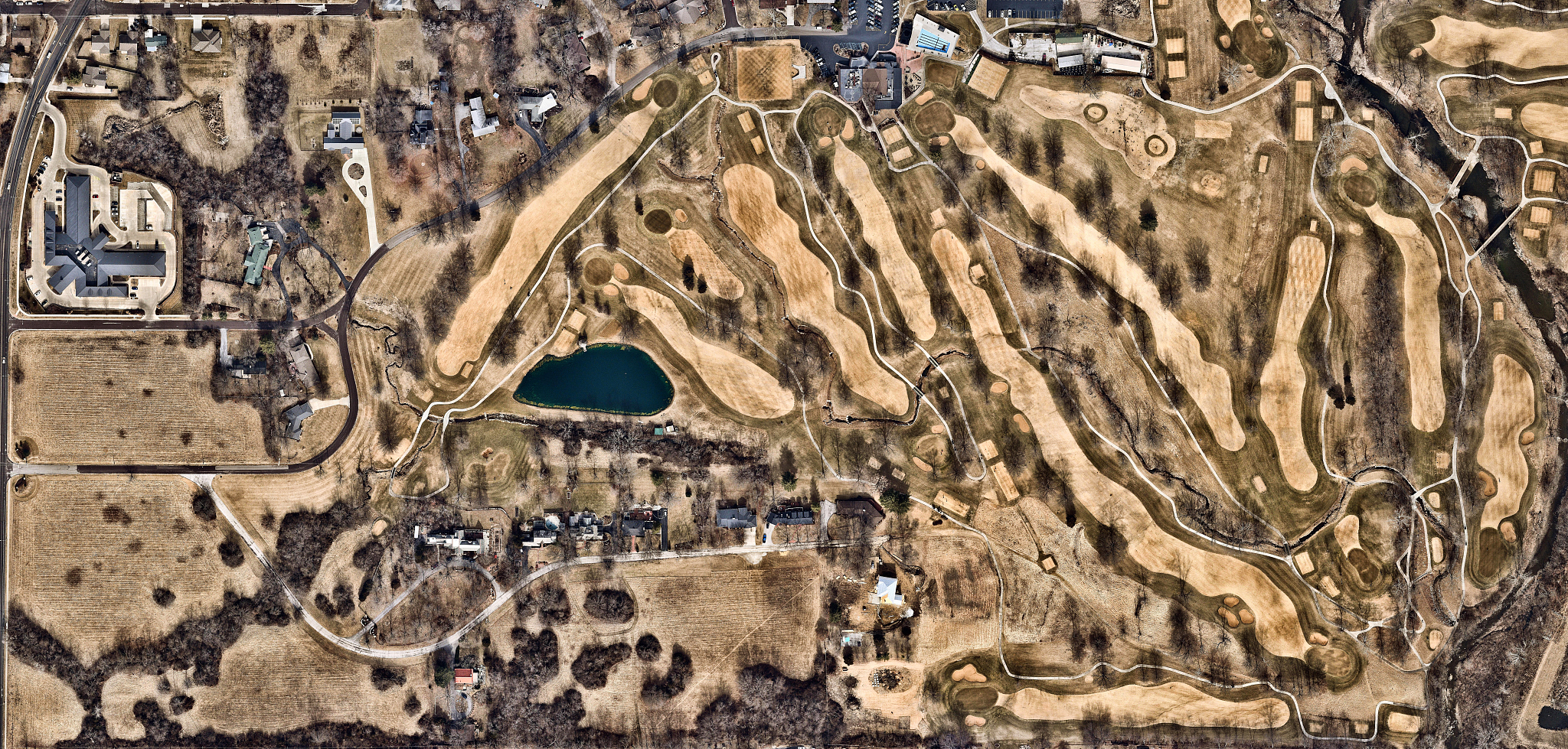 探秘大明宫长城：从大夏沟到小月坡的螺旋式奇观