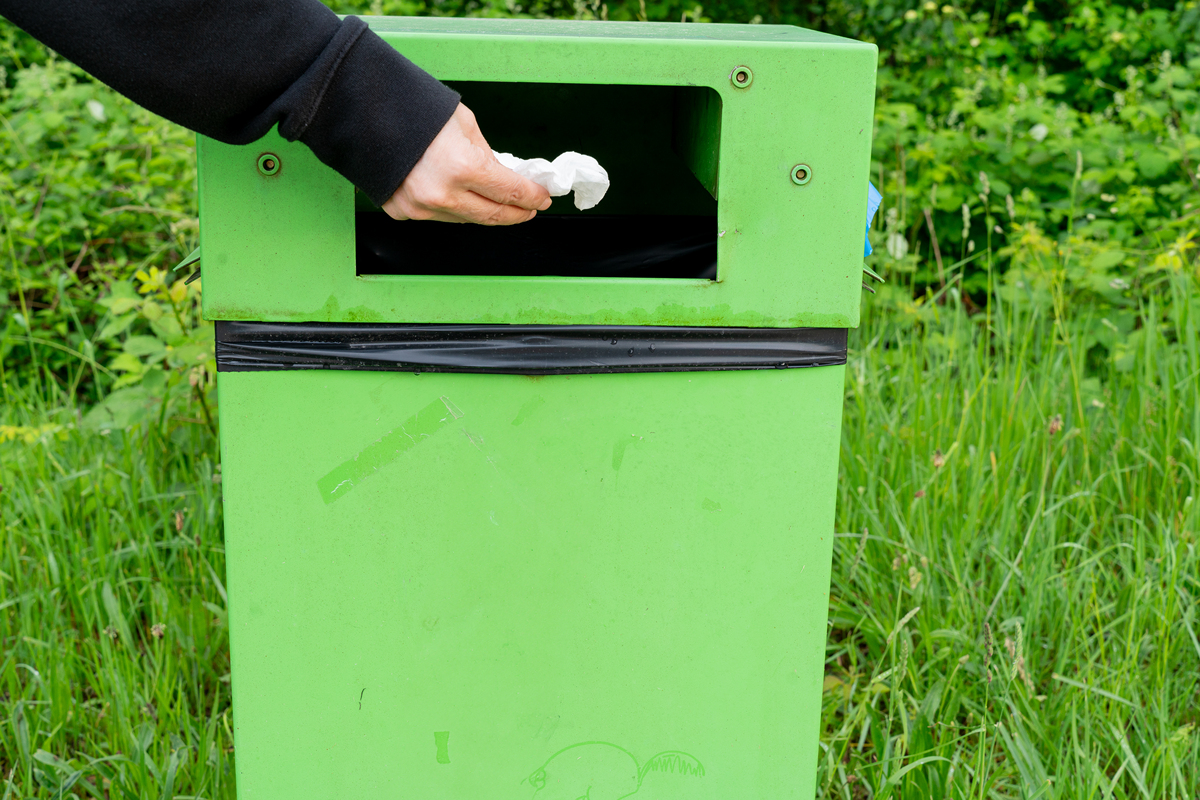 户外分类高档垃圾桶独特造型显魅力风采城市角落中默默贡献济南创高研发创新设计制造致力于专注用心打造高品质品牌匠心工艺打造精细选材制作放在户外一角城市环境更整洁的优美文案
