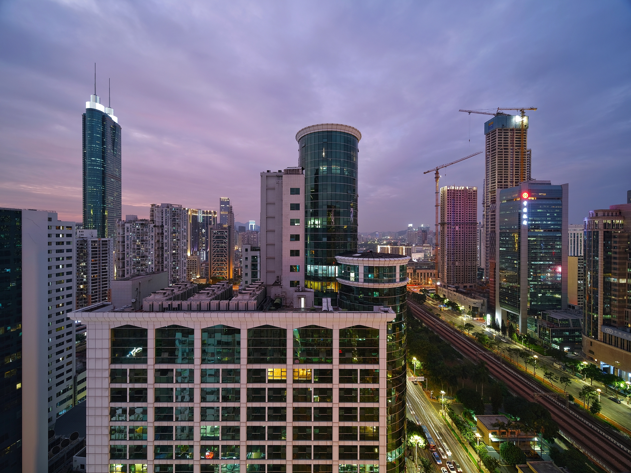 用深圳景色造句：从窗外看出去就能看到繁华都市