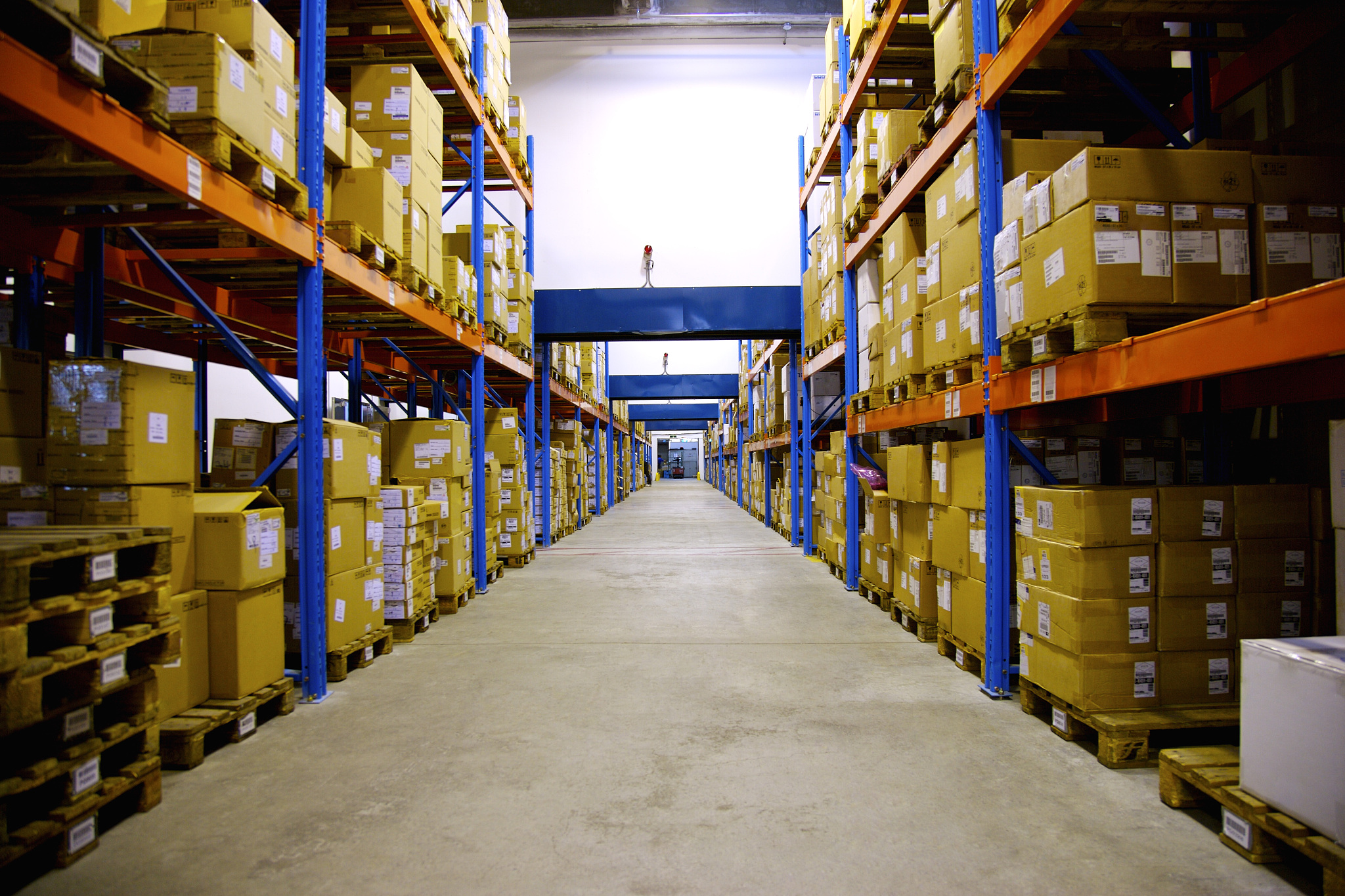 乔艳龙（2014）在《某医药配送中心立体仓库的运行优化研究》中论述到