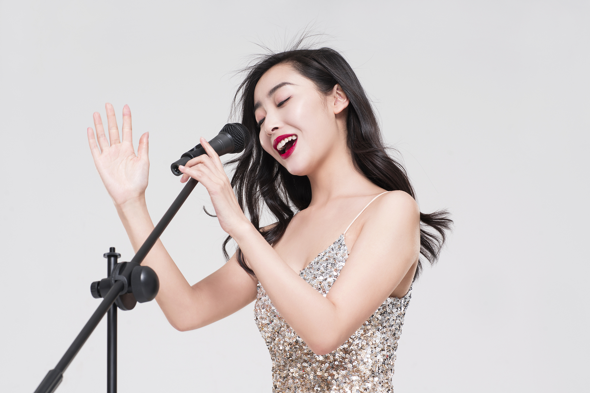 小沫是位女群友赞美一下她唱歌好听