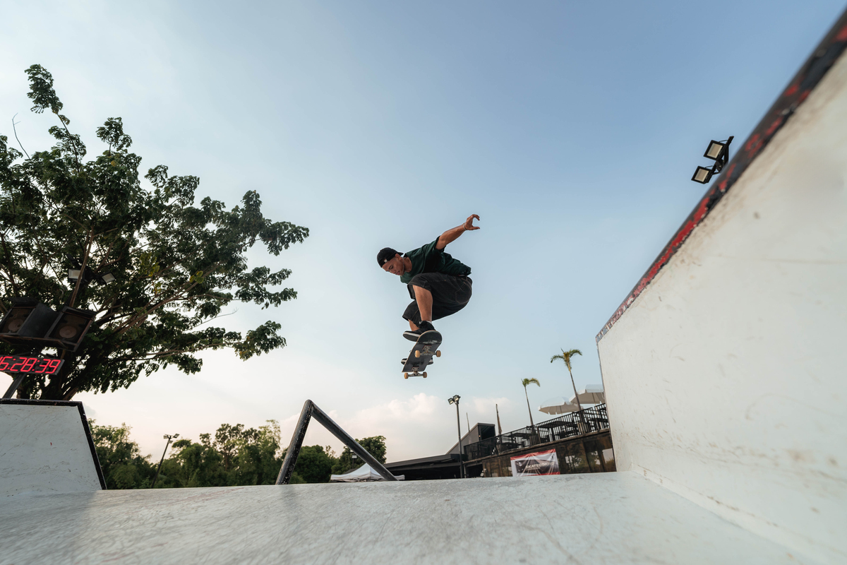 自由滑板3D手游更新日志 - 新增场地、装备和技巧！