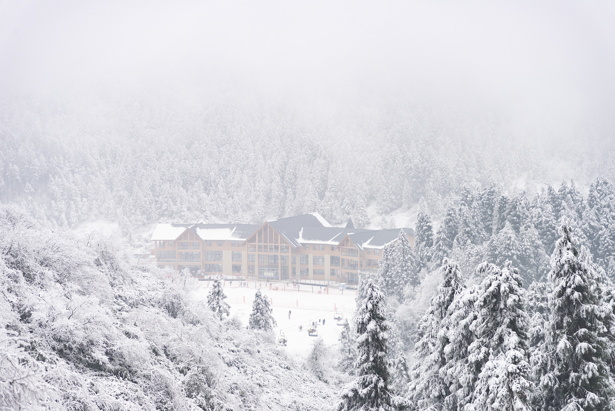 帮我做个策划方案销售滑雪产品