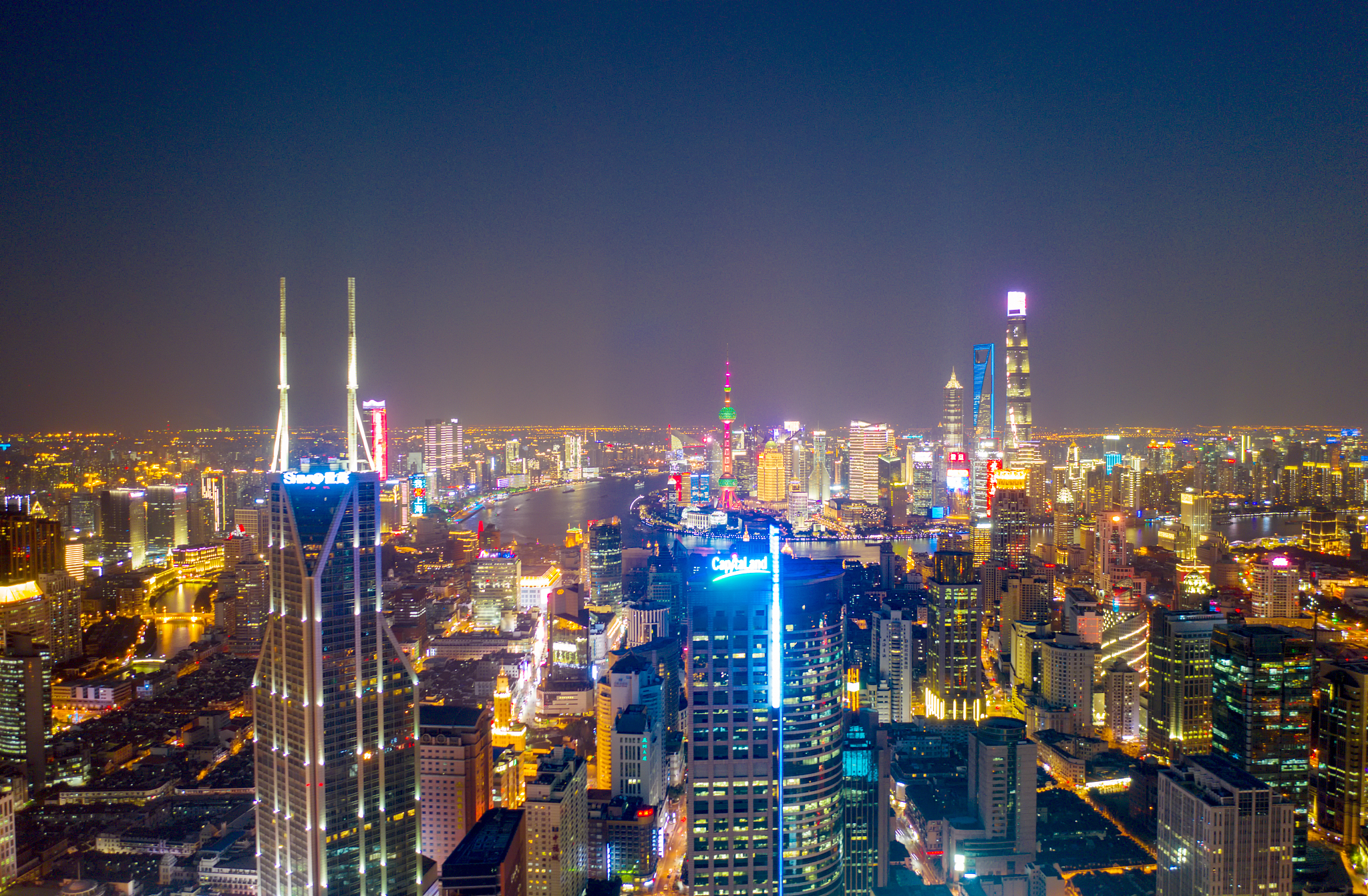 2020年8月初晚上上海城市灯光是几点开的