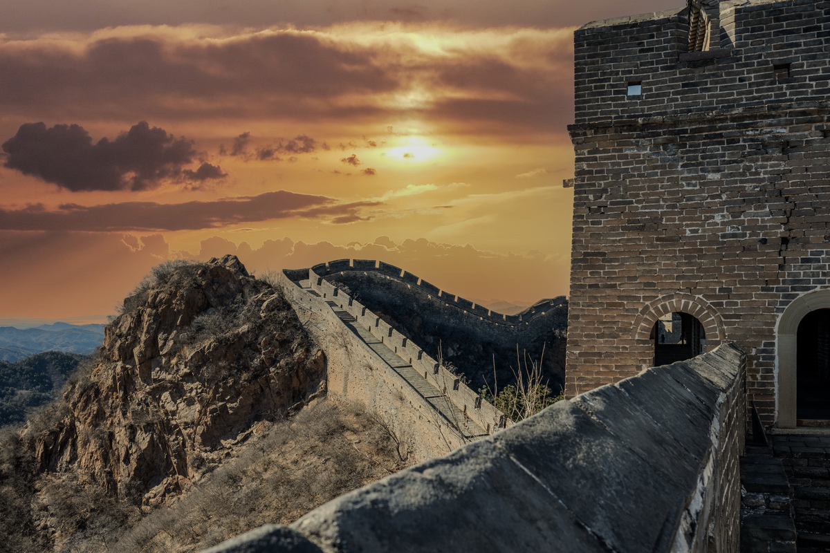 万里长城：中国古代的伟大工程与文化象征