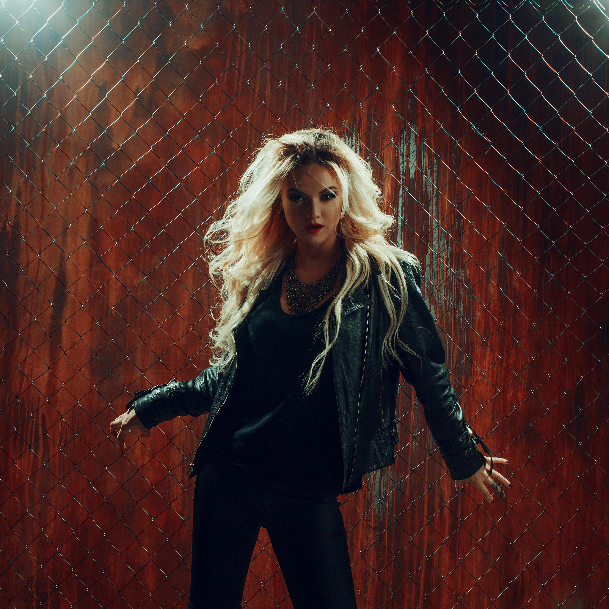 Good English song lyricsBetter Off》-Lindsay RayAnd so the question that you chose to ask"Will it be better where were going"And though the answer I dont know for factStill my heart is saying