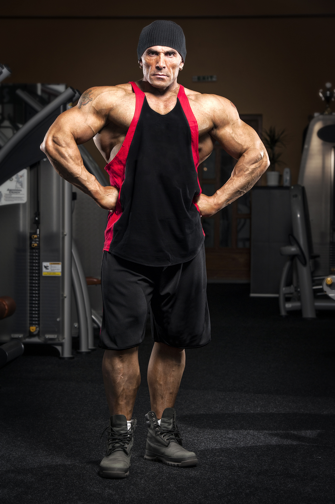 40岁男性，体重60kg,身高167cm,体脂15%，增肌每天吃多少热量