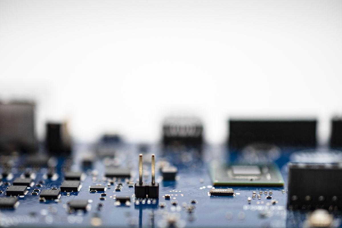 关于集成电路器件可靠性的摘要