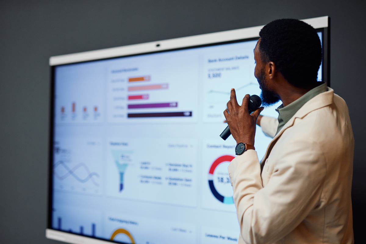 Software testing engineer two-page English blue resume template尤小优应聘岗位：产品设计师邮箱：jiasmine163com电话：134-7674-8978所在地：广东省广州市海珠区性别：女生日：19990824PowerPoint工作技能PowerPointPowerPointPowerPointEducation experienc