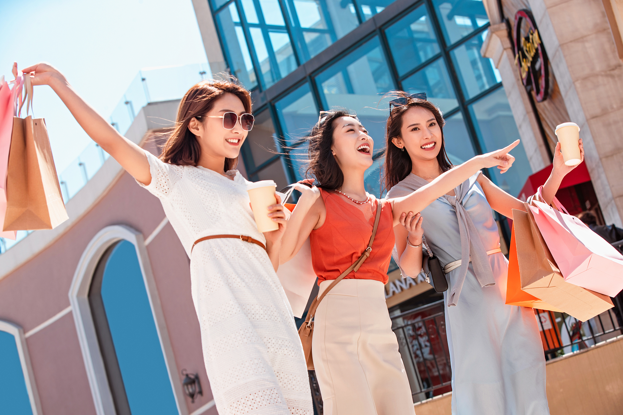 对于小红书的消费群体进行具体分析如何释放其商业价值