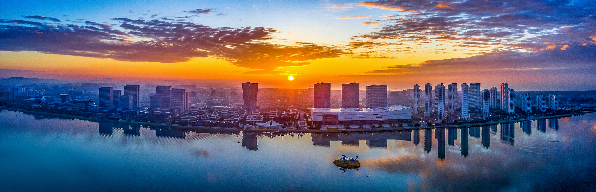 日出东湖
