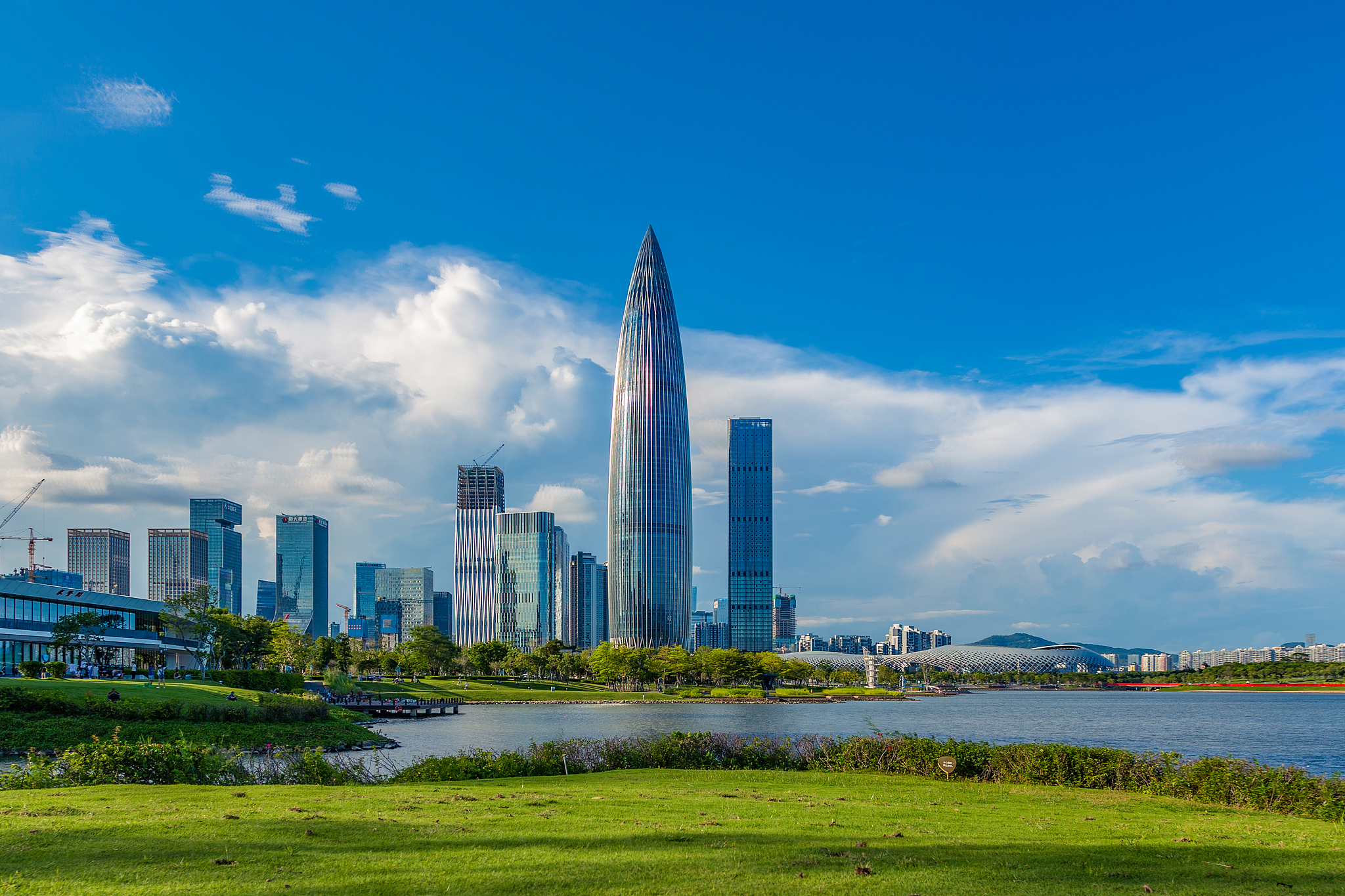 中国深圳南山人才公园城市地标子弹头