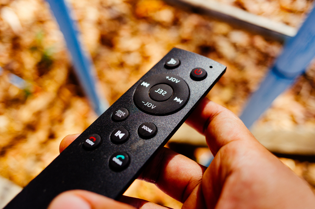 我有A I R 2的飞机不带屏的。 要把遥控器换掉带屏的怎么买。 买迷你3 P R 0的屏可以吗