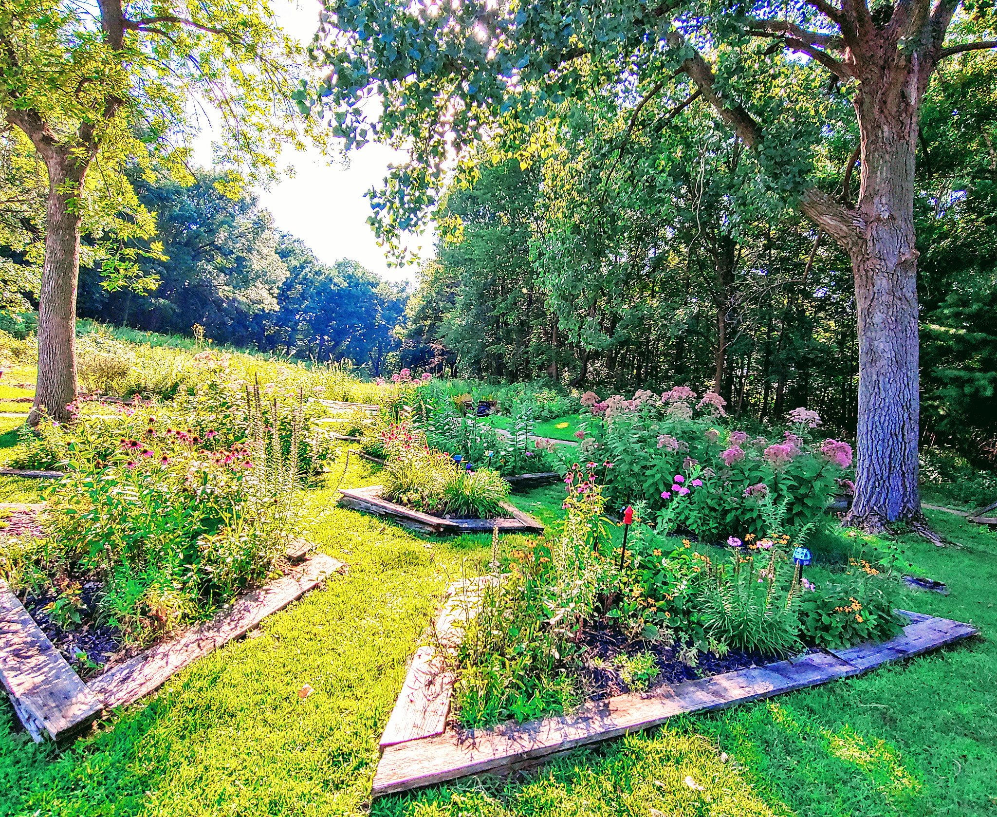 Humble Administrators Garden English introductionThe Humble Administrators Garden is the largest and most famous classic garden in Suzhou Its exquisite beauty artistic value and historic significant e