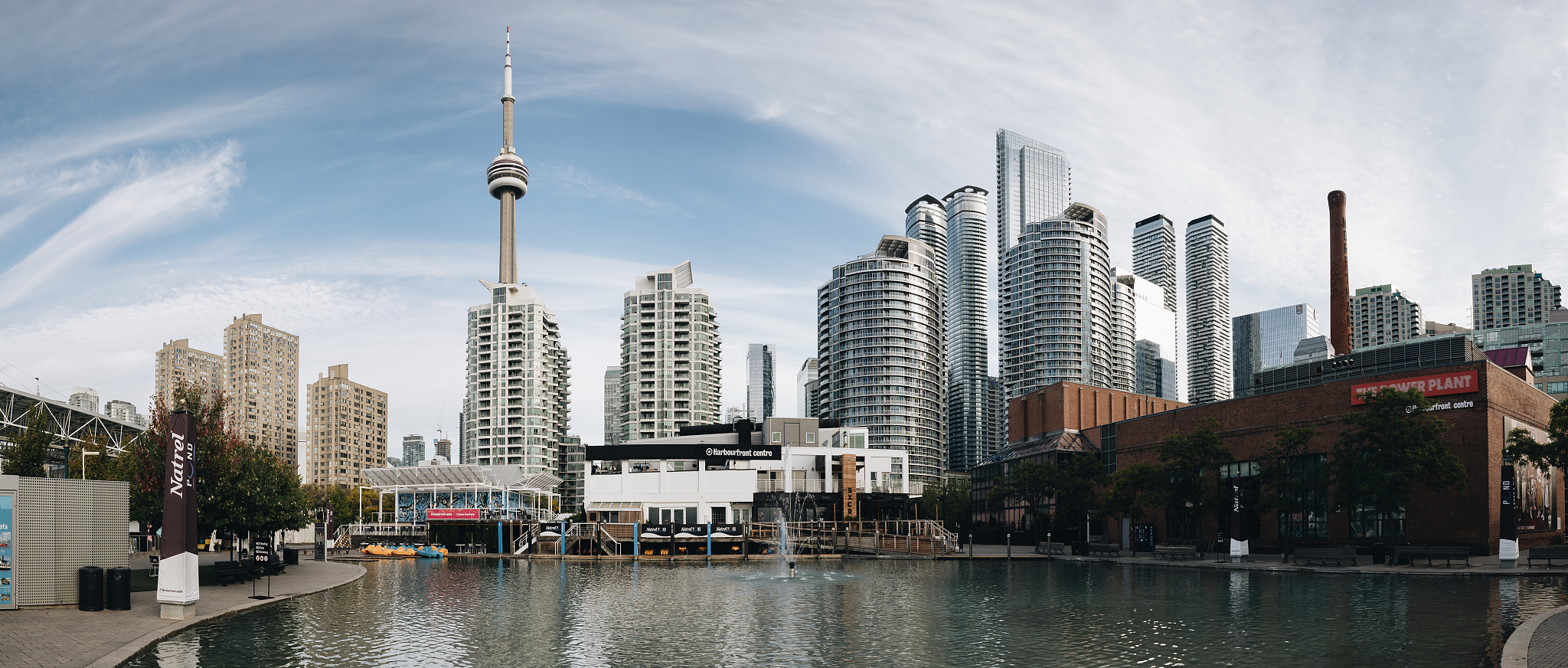 panoramic view of the toronto's downtown from the marina