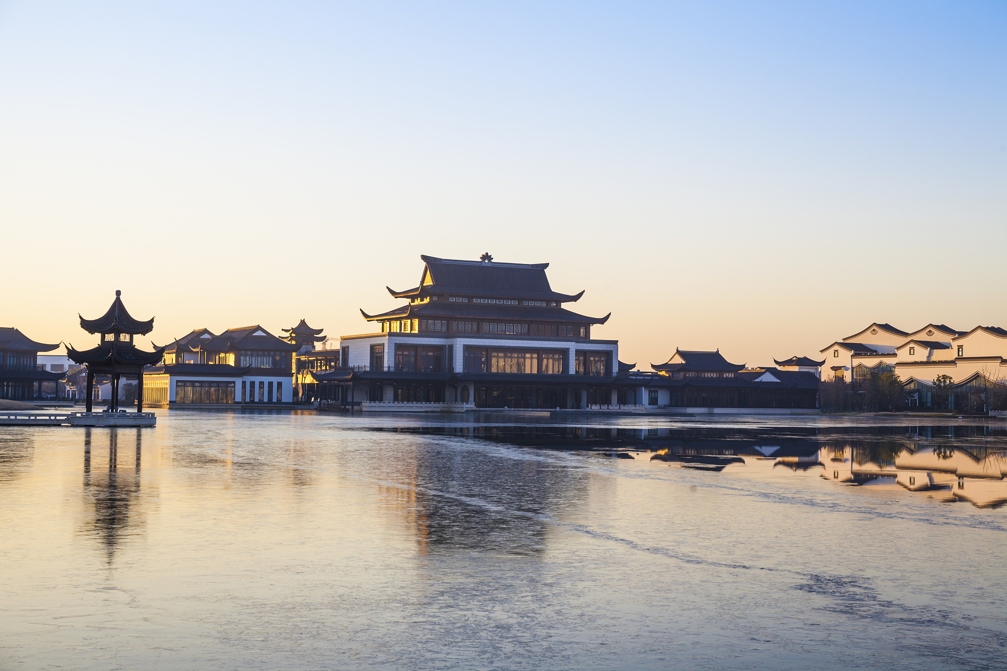 太湖与古镇美景