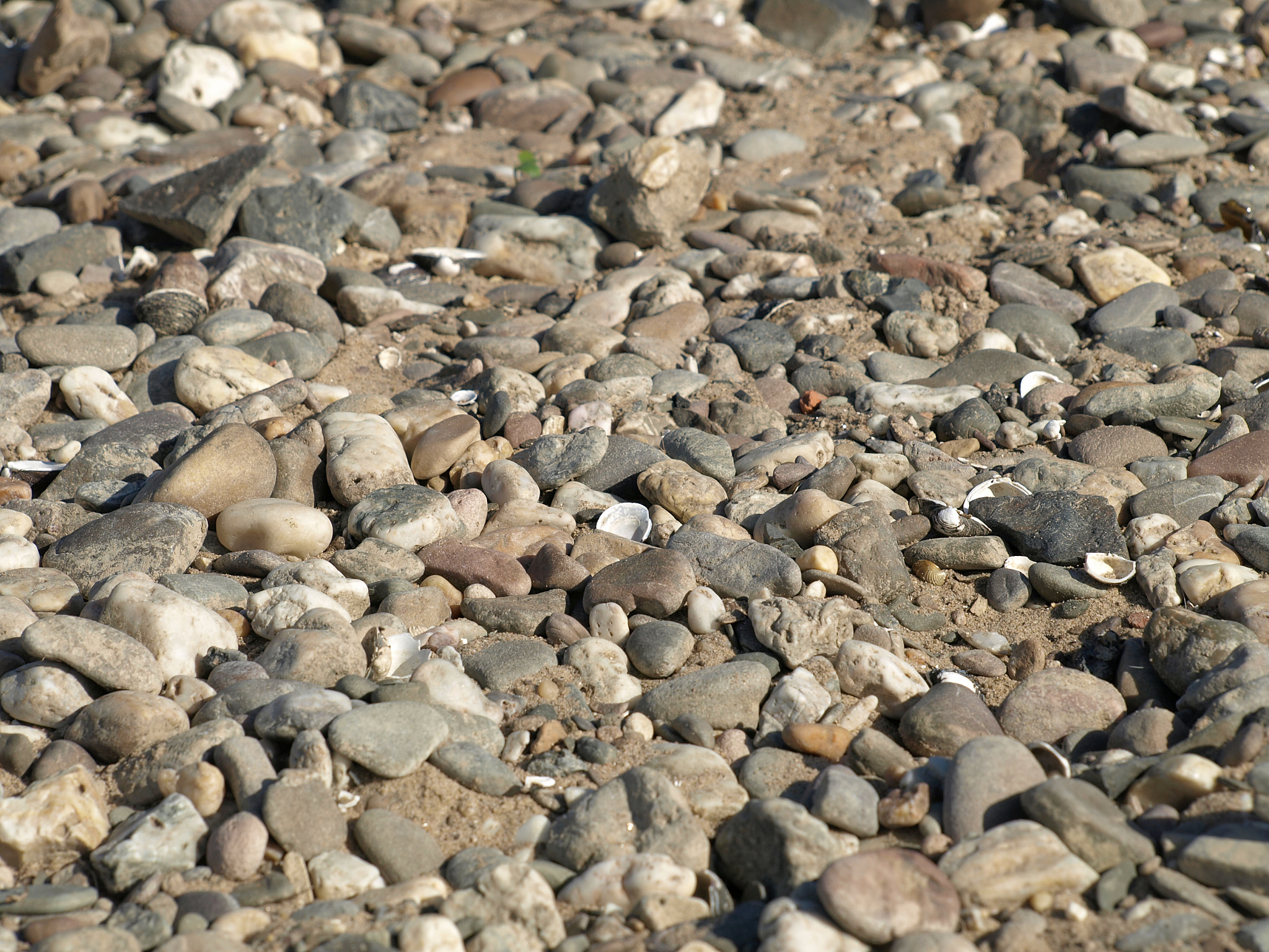 砂卵石是松砂还是密砂？取决于颗粒间隙大小！