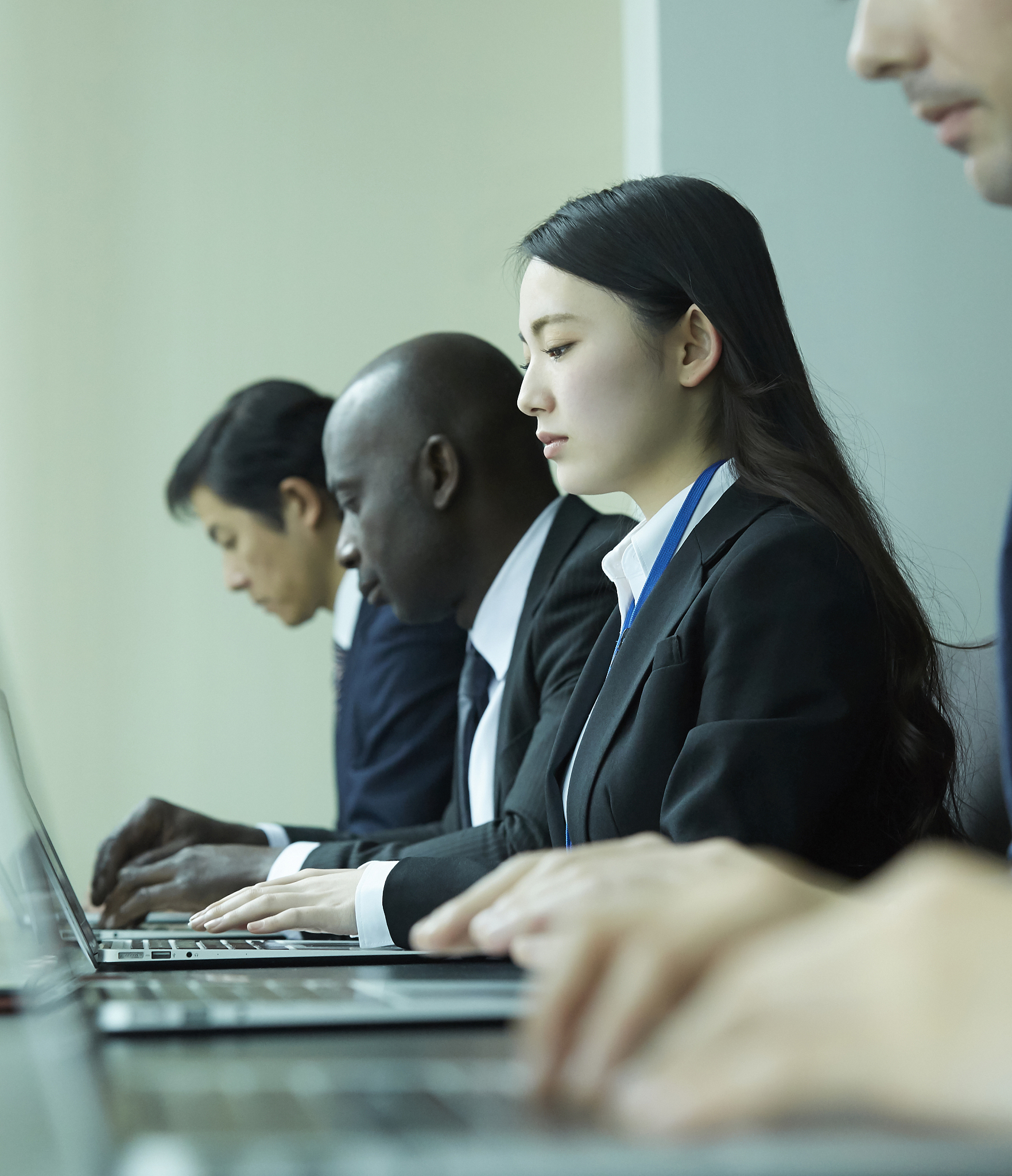 半年柜员和大堂经理工作总结：提升业务水平，提供优质服务