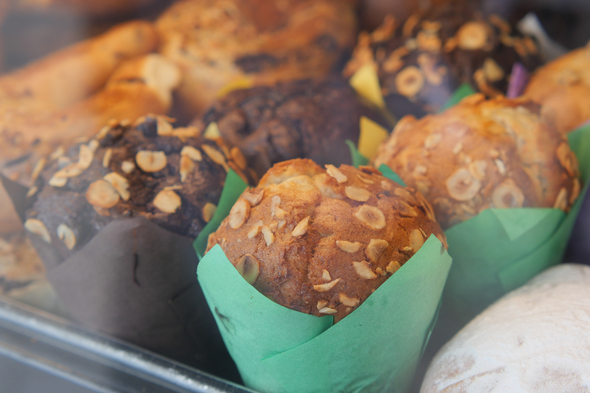 我要做一个世界美食地图有如下功能：世界地图上的各种美食点击显示其历史、特点、制作工艺等点击进入详细界面显示具体的各个店的位置链接能够导航寻找最佳路线用户交流评价用户可以探店添加美食地点等中国部分乡村美食助力乡村发展请帮助我试试这个项目的硬件及网络分析