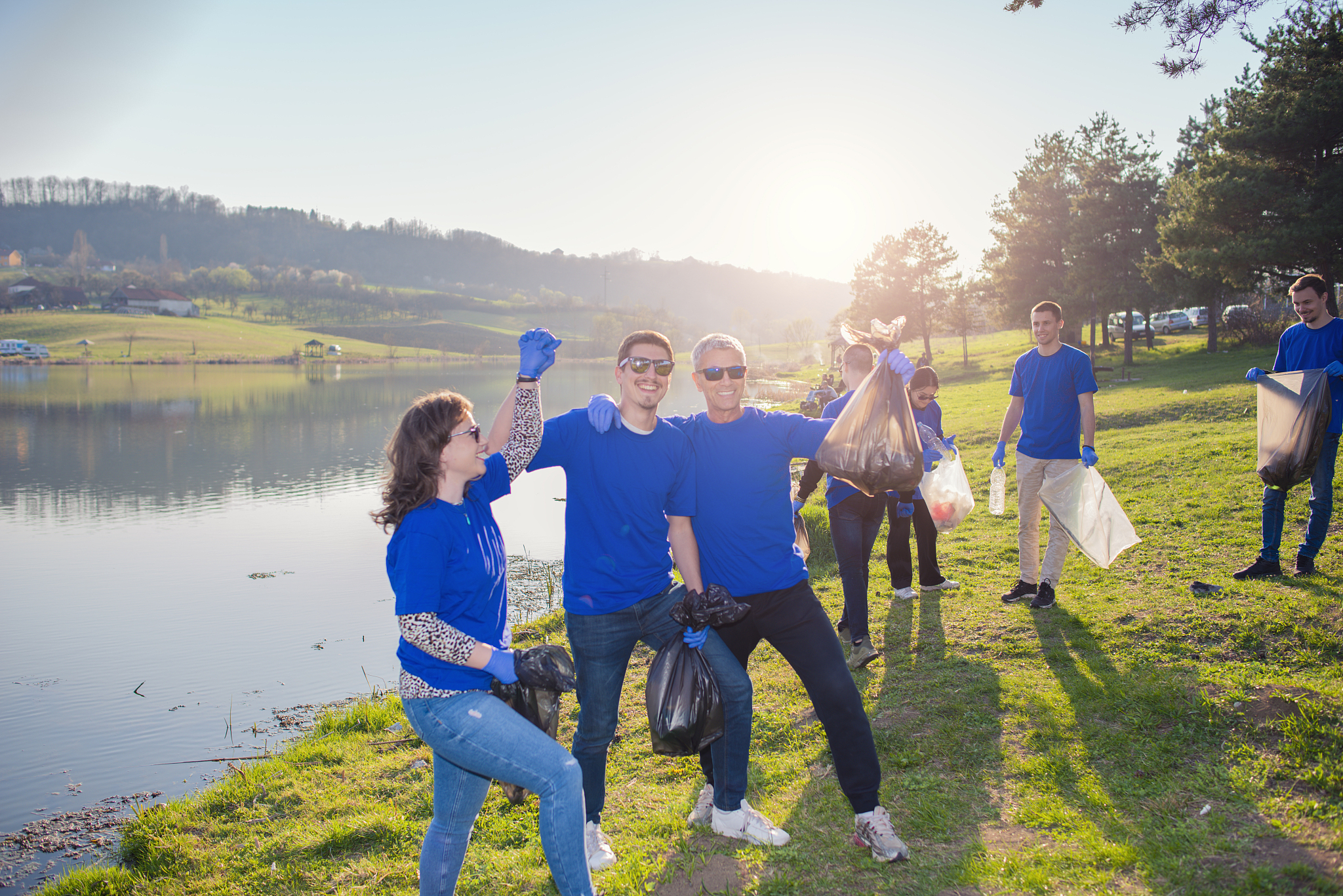 帮我写一段50字的对大学生志愿者联合会的寄语