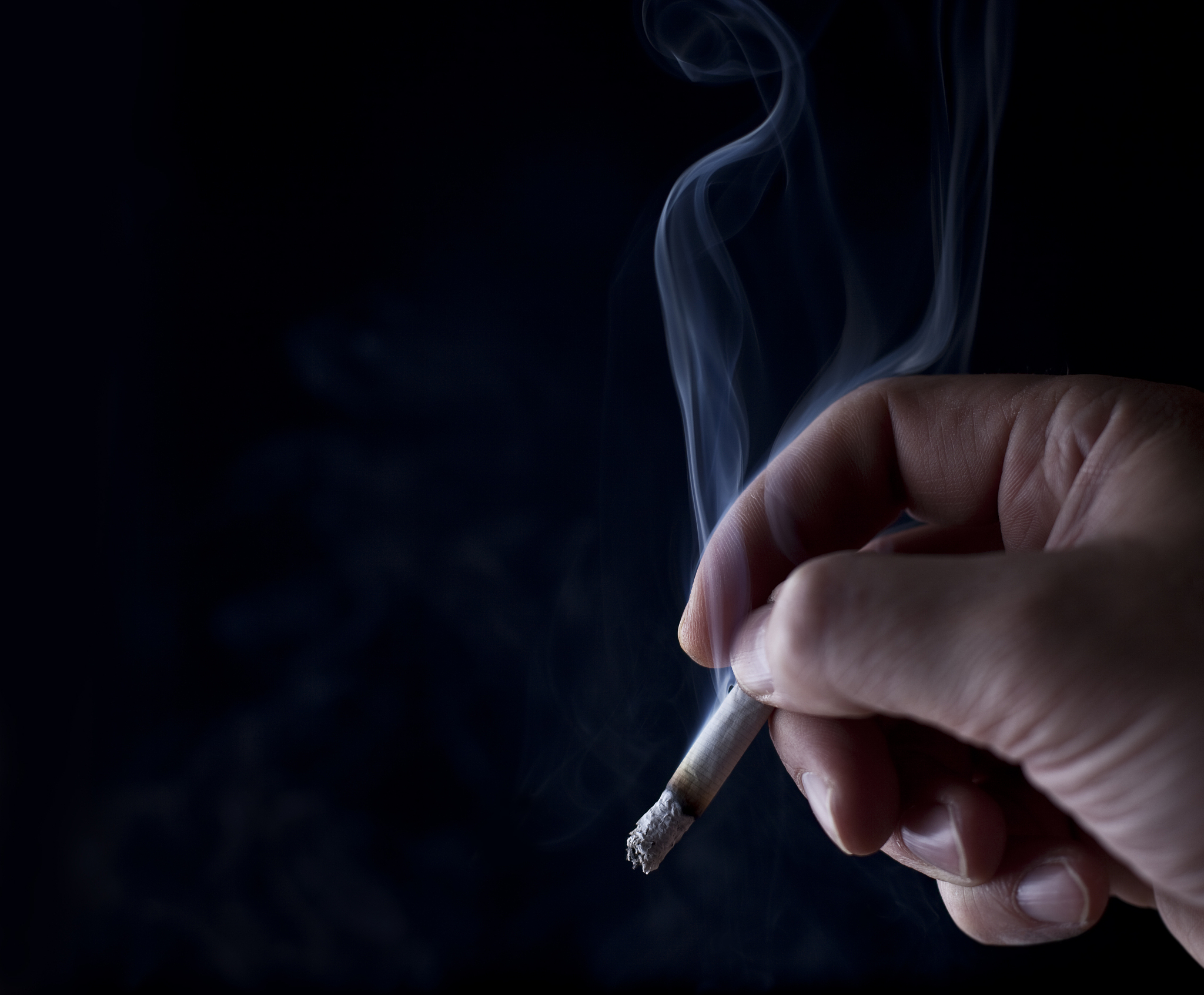 如何将三支烟分给六个人？