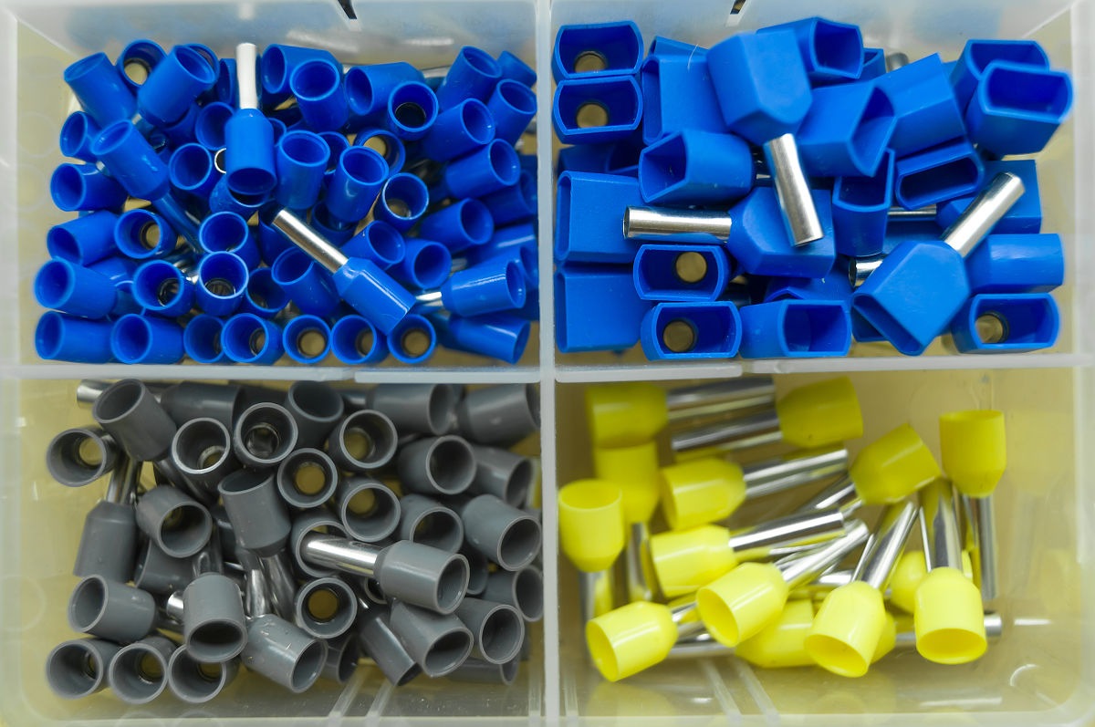 线缆护套材料种类及优缺点 - 常见护套类型对比