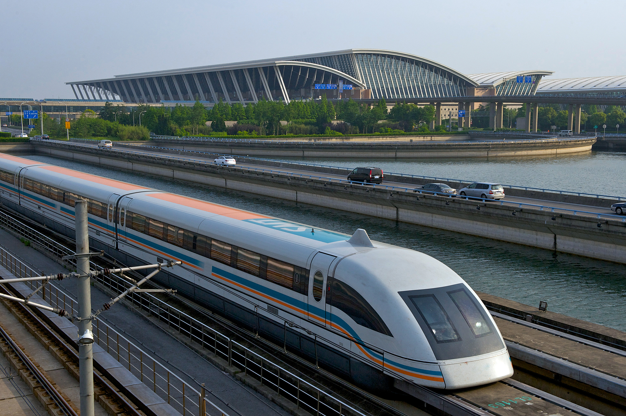 全球铁路沿线产业技术创新案例分析