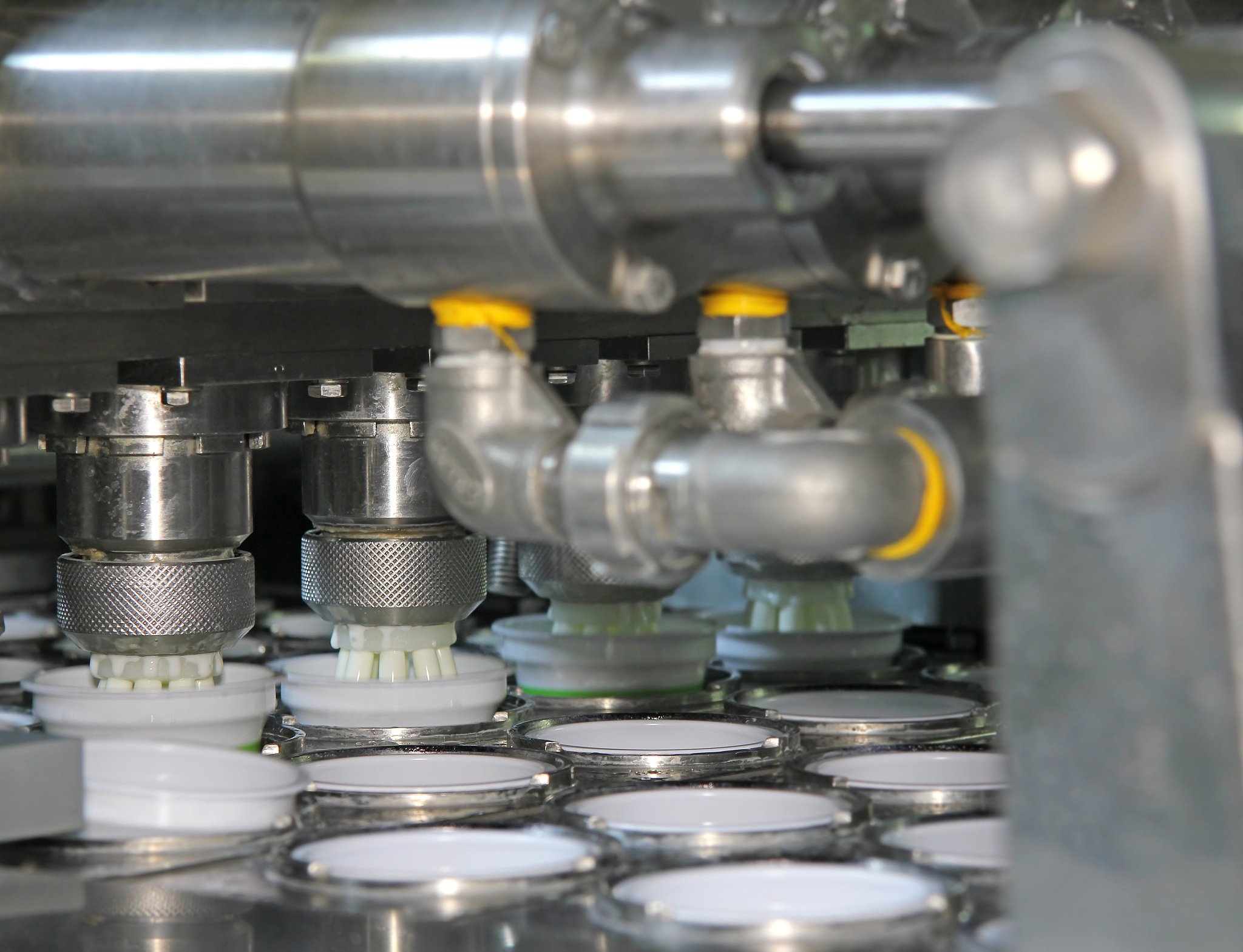 作为一名优秀的翻译请你用正式的表达用英语翻译以下PPT宣传内容注意语言的规范性和宣传色彩并按照原文格式进行排版。现在的难点在于油冷油里面有很多的添加剂会跟很多材料有反应。 另外随着转速的不断升高对于油品的运动粘度是越来越低导致轴承的油膜是越来越薄轴承的耐压能力是越来越低。 我们想看看有没有机会一起给行业内寻找解决方案。 我们认为我们现在做的事情在行业内没有标准答案的事情没有哪一家能干成所有事情所以