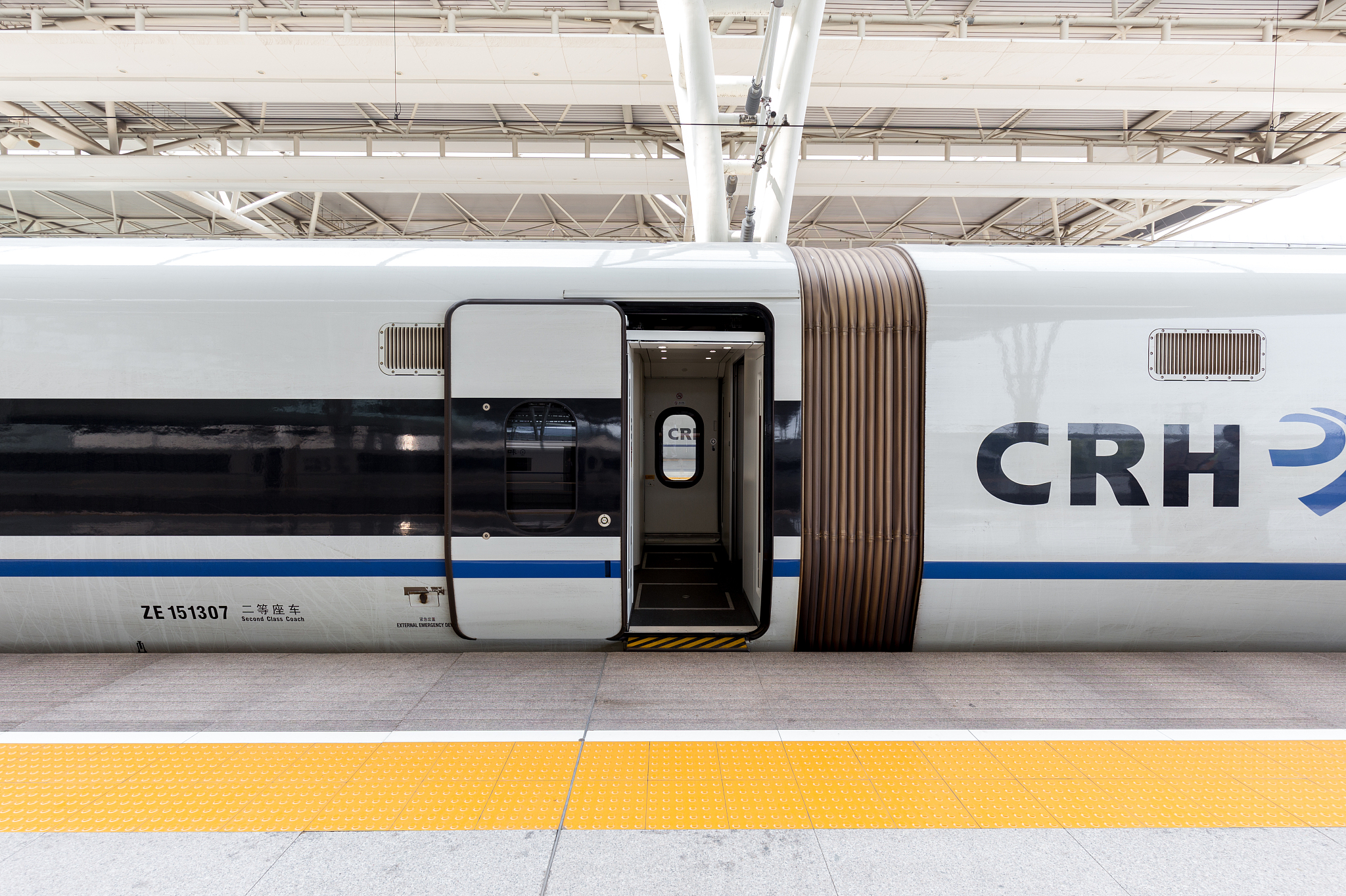 动车和高铁区别：速度、设施、安全性能全解析