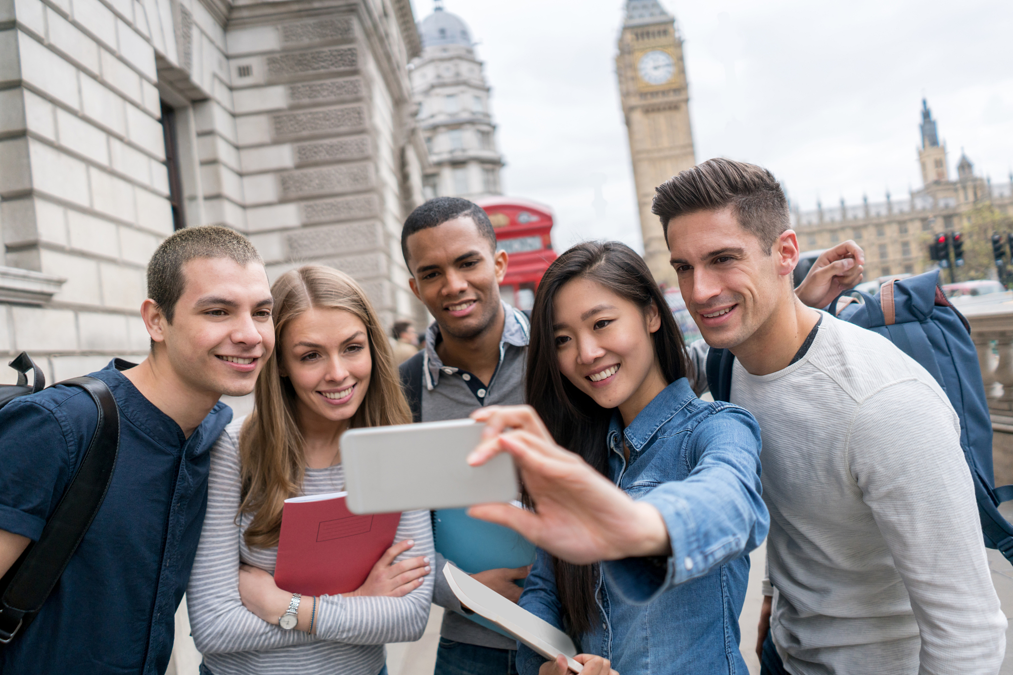 以人生建议：一定要尽最大努力去留学为标题写一篇文案配合发视频使用