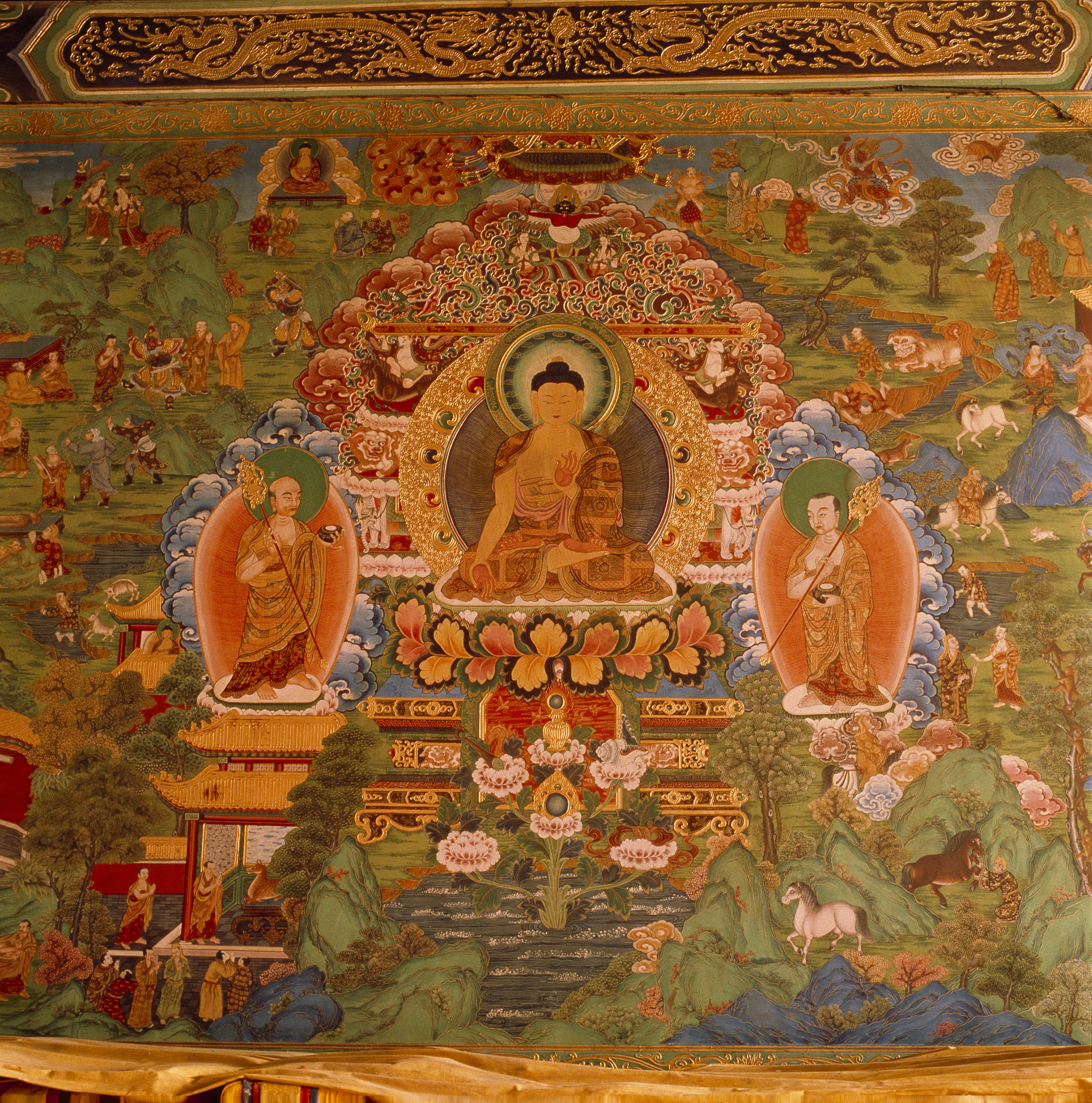 首先整张画的主色调以金色为主代表佛光普照充满祥和和庄严。画面中央绘制三尊佛像分别是阿弥陀佛、观音菩萨和地藏菩萨。三尊佛像高大庄严神态端庄各自手持法器彰显佛的智慧和慈悲。三尊佛像之间用云雾和光芒勾勒出一个极乐世界的背景让人感受到一种超越尘世的美好和安宁。在画面的下方可以加入一些草木花卉的装饰以突出极乐世界的富足和生机。整张画的线条和色彩都应该简洁、清新、明亮以突出佛教中的无为而治和清净无染的精神。希