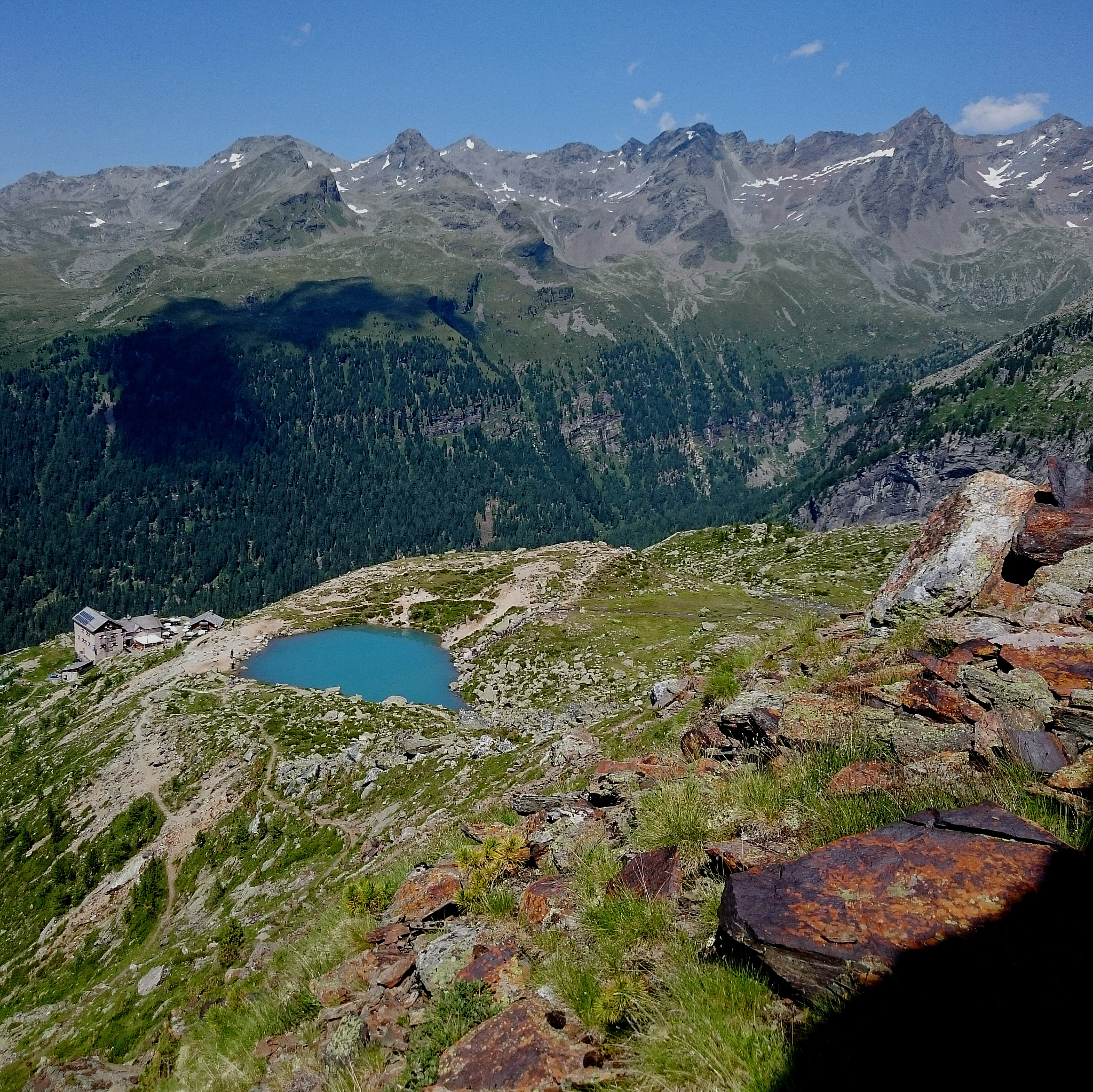 Wu Mountain Bathed in Moonlight and Mist: A Poetic Landscape
