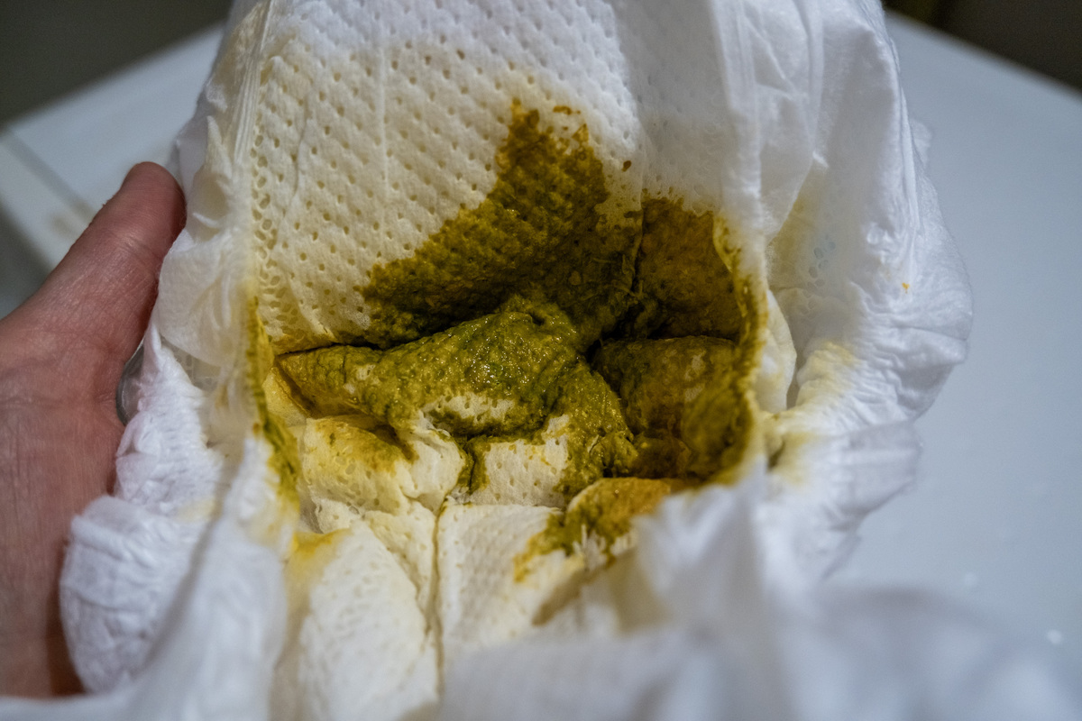 小宝宝刚满月肚子大便四五次正常吗