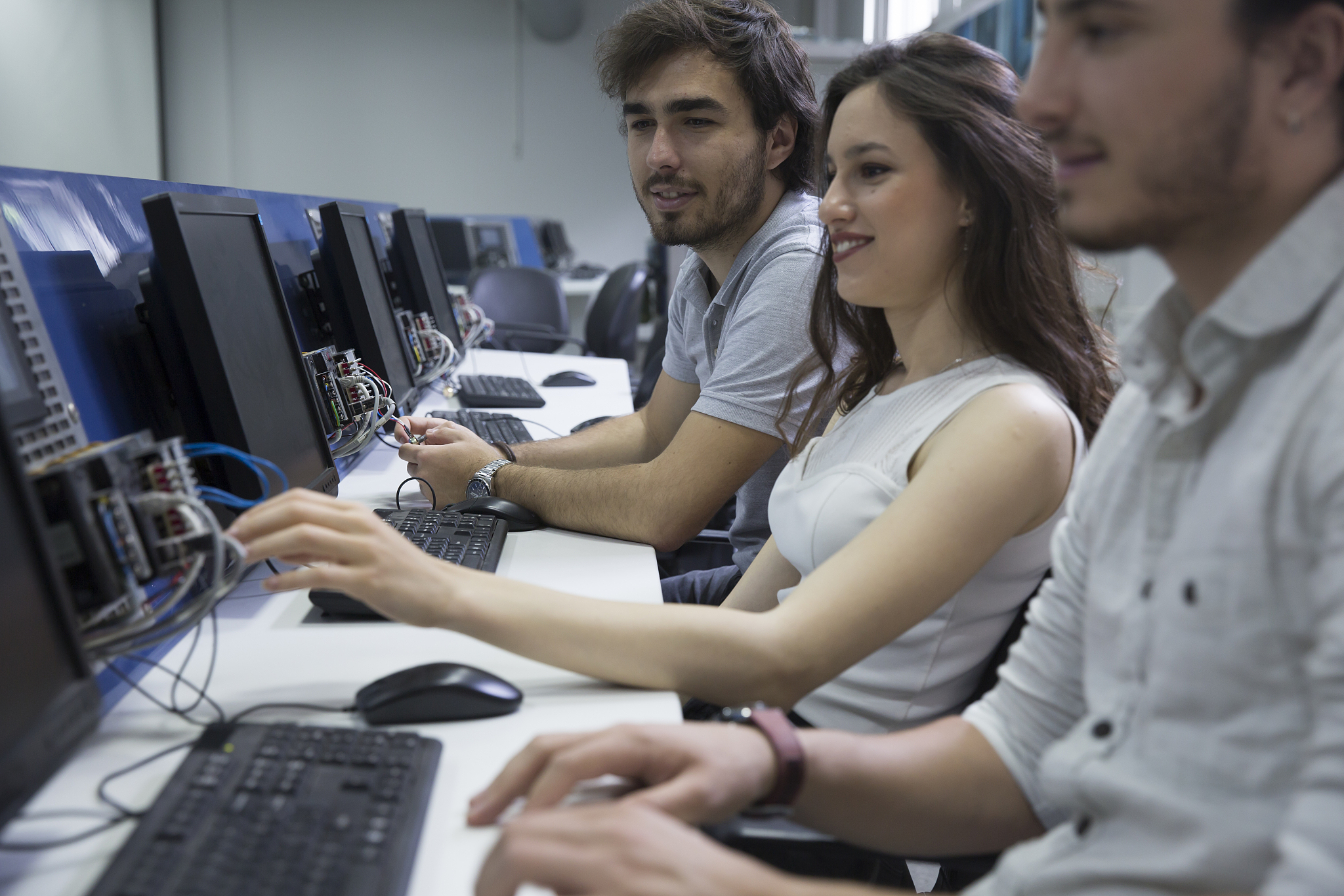 郑州市科技工业学校的城市轨道交通供电地铁方向普通中专就业容易吗