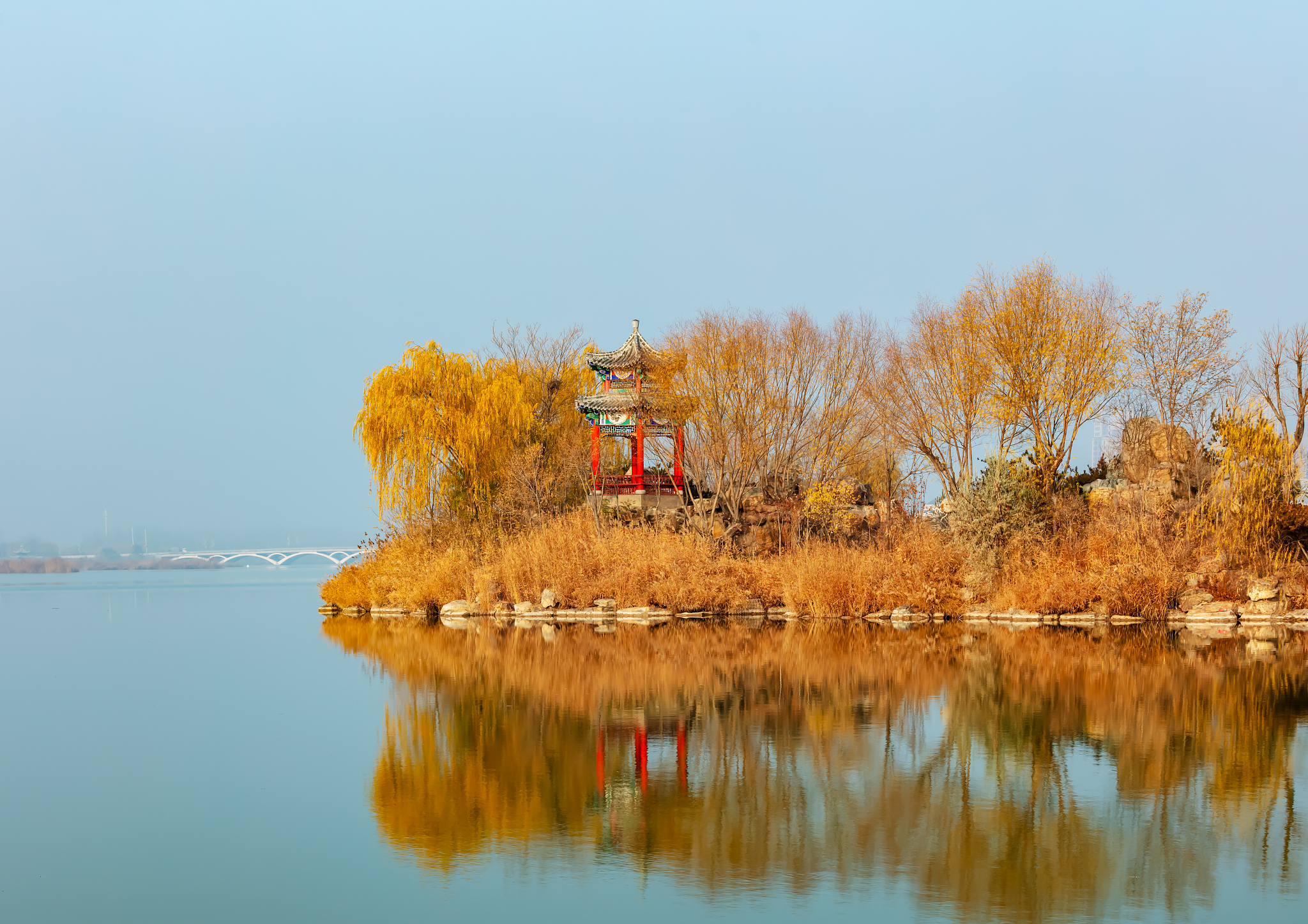 酒泉美景：秀水潺潺，清风醉人愁
