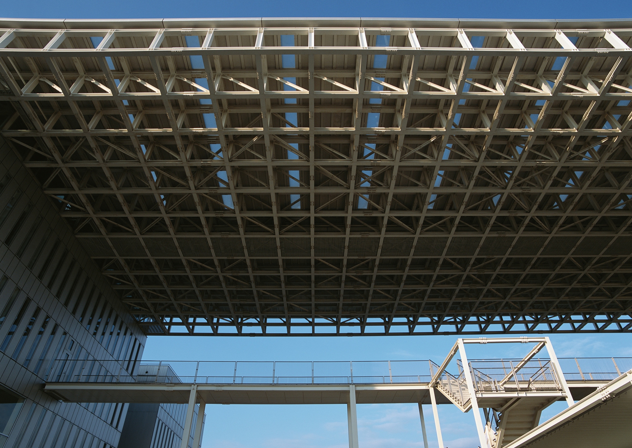 结构平滑处理方法：保留大结构边缘，平滑小结构边缘