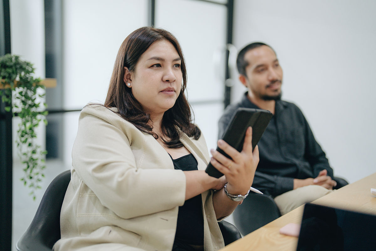 公司老总暗中调查女员工男友：真相扑朔迷离