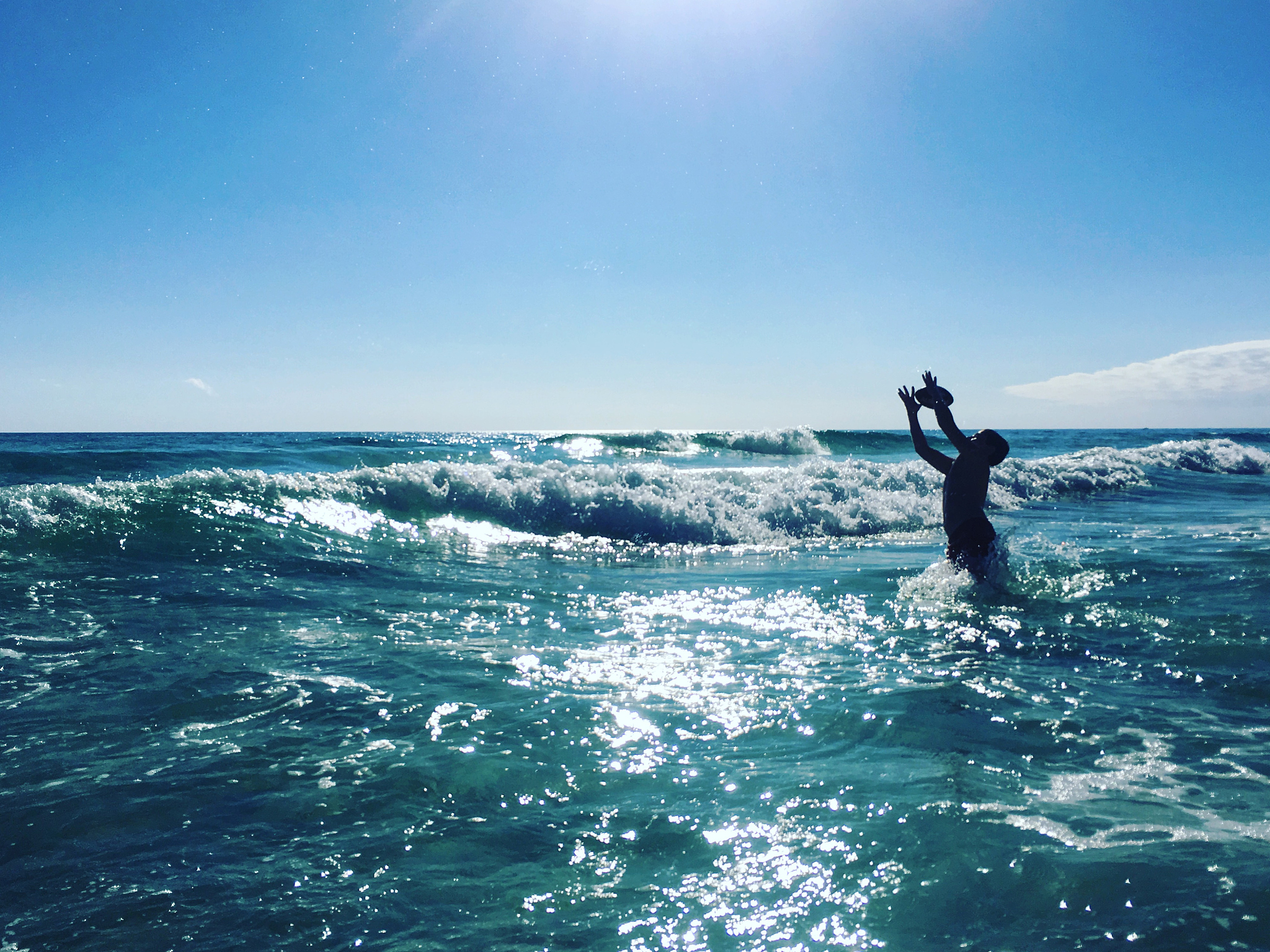 海在很远的地方翻滚改为拟人句