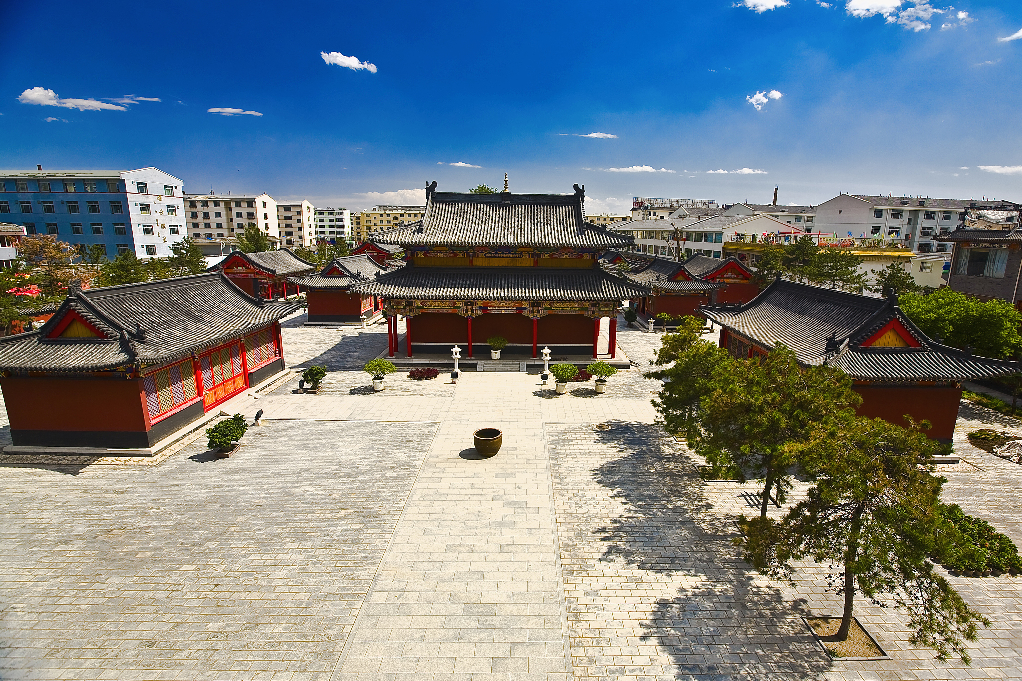 内蒙古呼和浩特 回答必须在1500~2000字左右的文章
